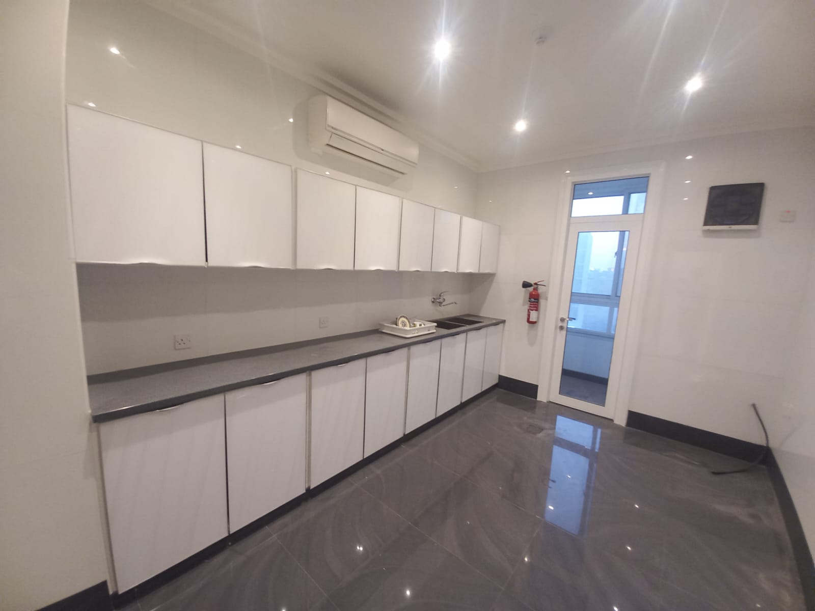 2-Bed Apartment for Rent in Al Khuwair | OMR 350/mo | Tamlik Oman thumbnail 9