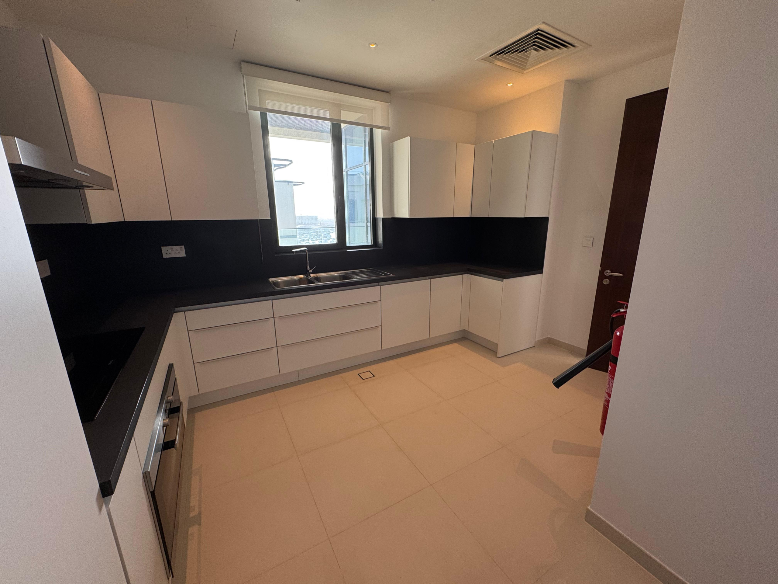 پنت‌هاوس ۴-خوابه برای اجاره در الموج | OMR 3,500/ماه | مالکیت آزاد عمان thumbnail 7