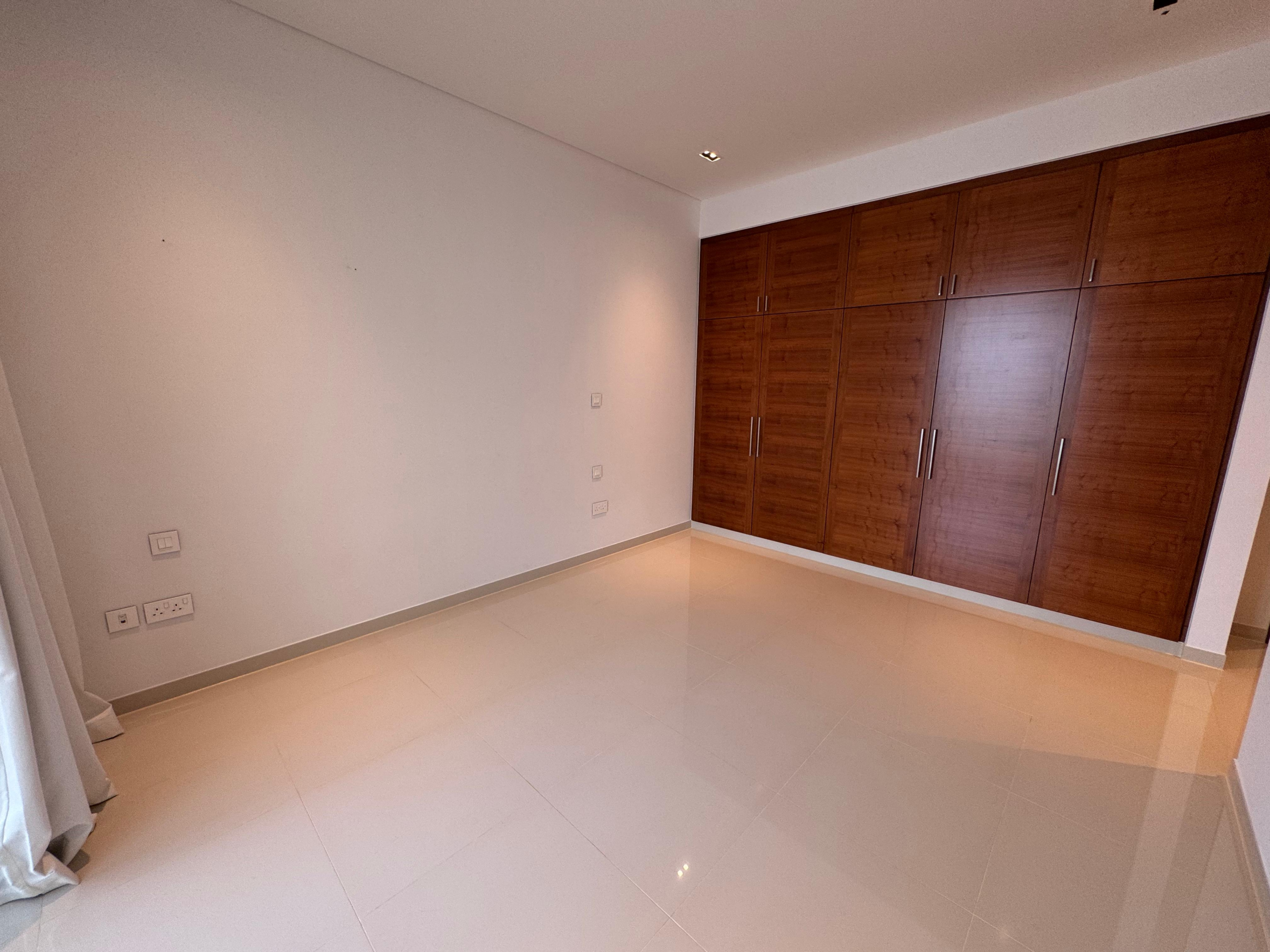 پنت‌هاوس ۴-خوابه برای اجاره در الموج | OMR 3,500/ماه | مالکیت آزاد عمان thumbnail 9