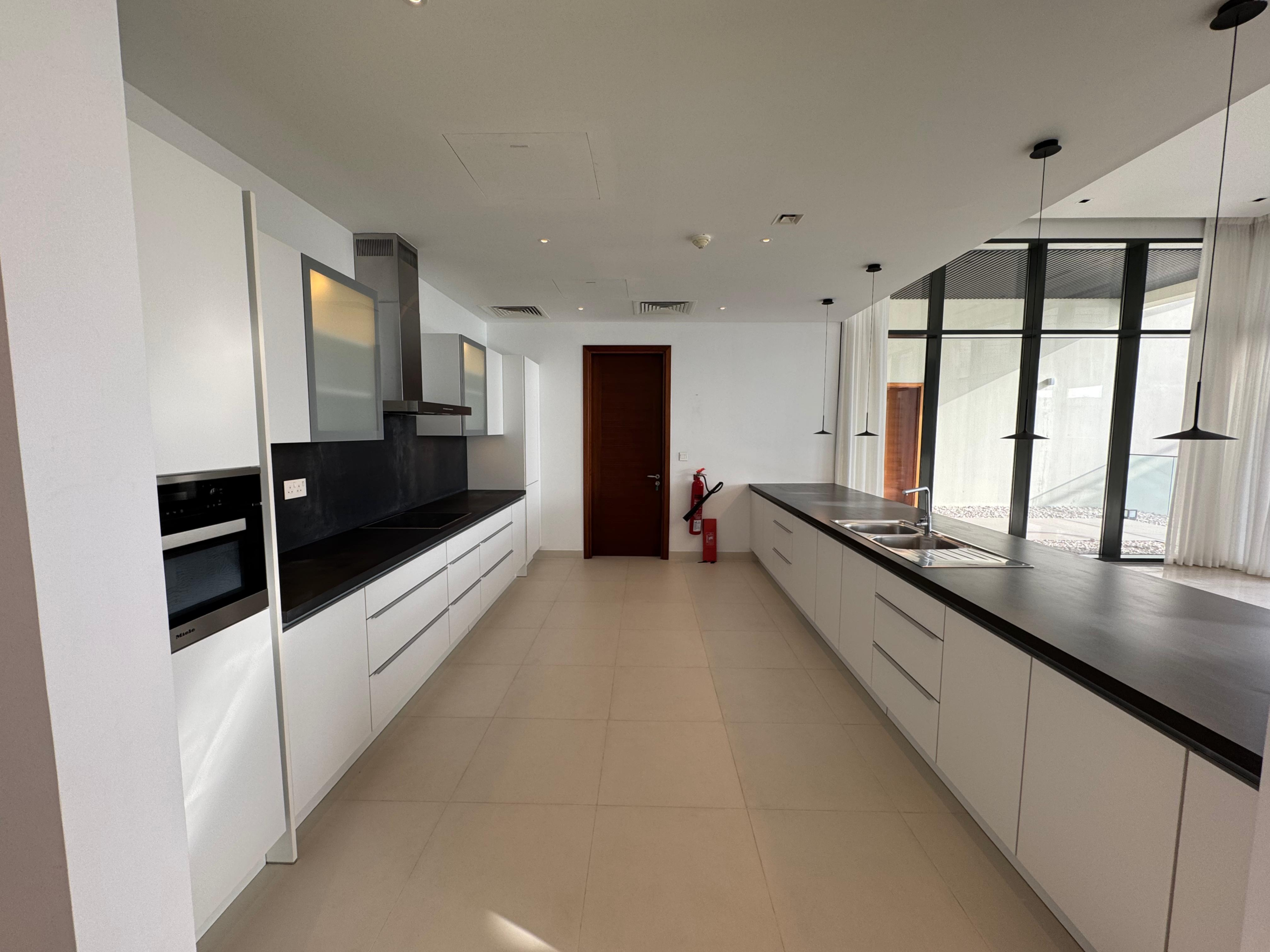 پنت‌هاوس ۴-خوابه برای اجاره در الموج | OMR 3,500/ماه | مالکیت آزاد عمان thumbnail 10