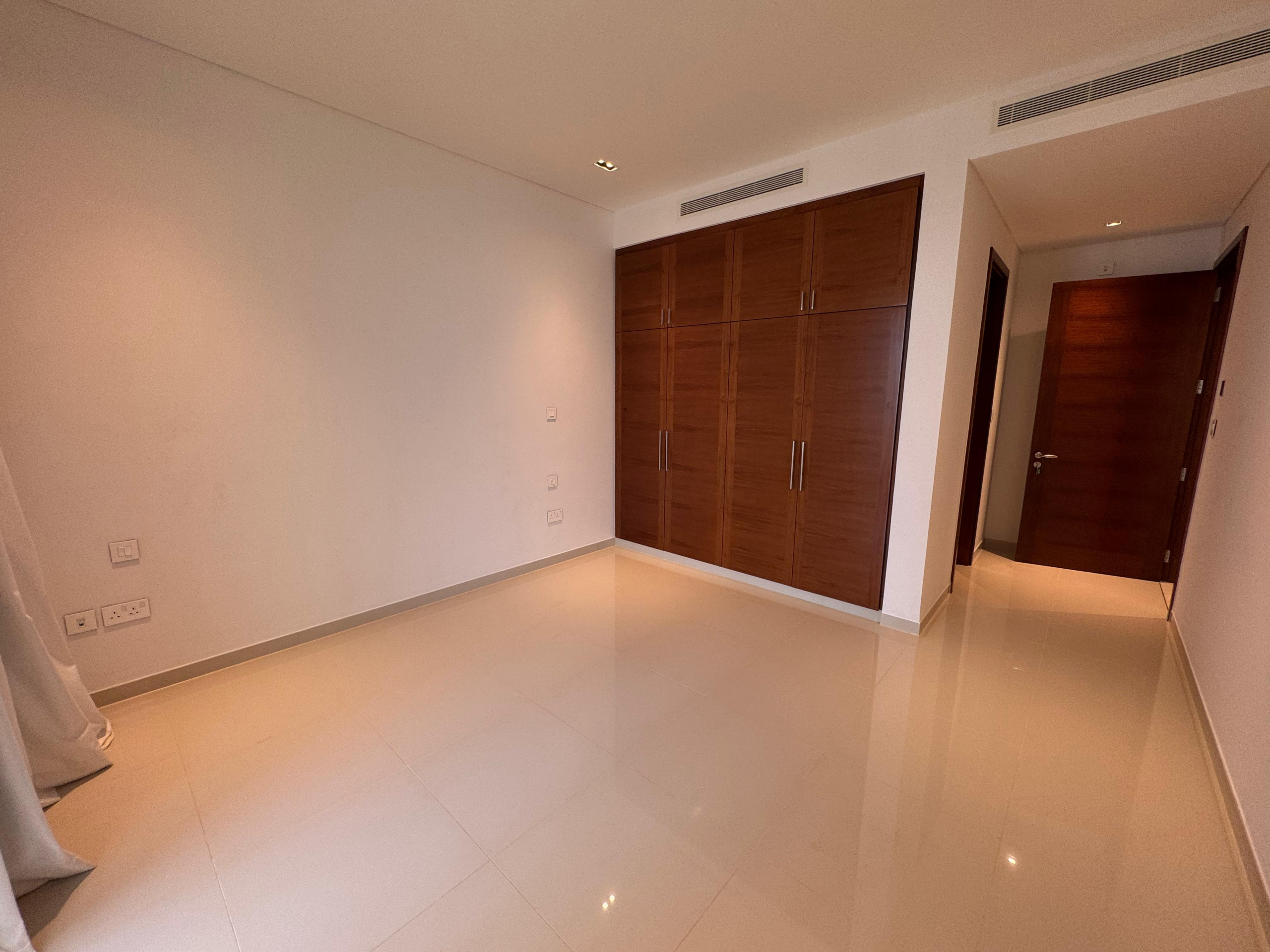 پنت‌هاوس ۴-خوابه برای اجاره در الموج | OMR 3,500/ماه | مالکیت آزاد عمان thumbnail 3