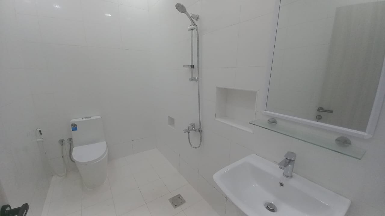 6-Bed Villa for Rent in Al Mawaleh South | OMR 170,000/mo | Tamlik Oman thumbnail 5