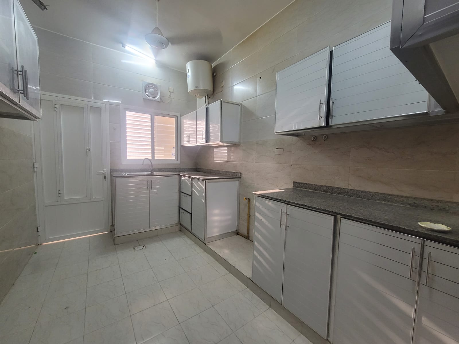 آپارتمان 4 خوابه برای اجاره در ال مابیل | OMR 250/ماه | مالکیت آزاد عمان thumbnail 4