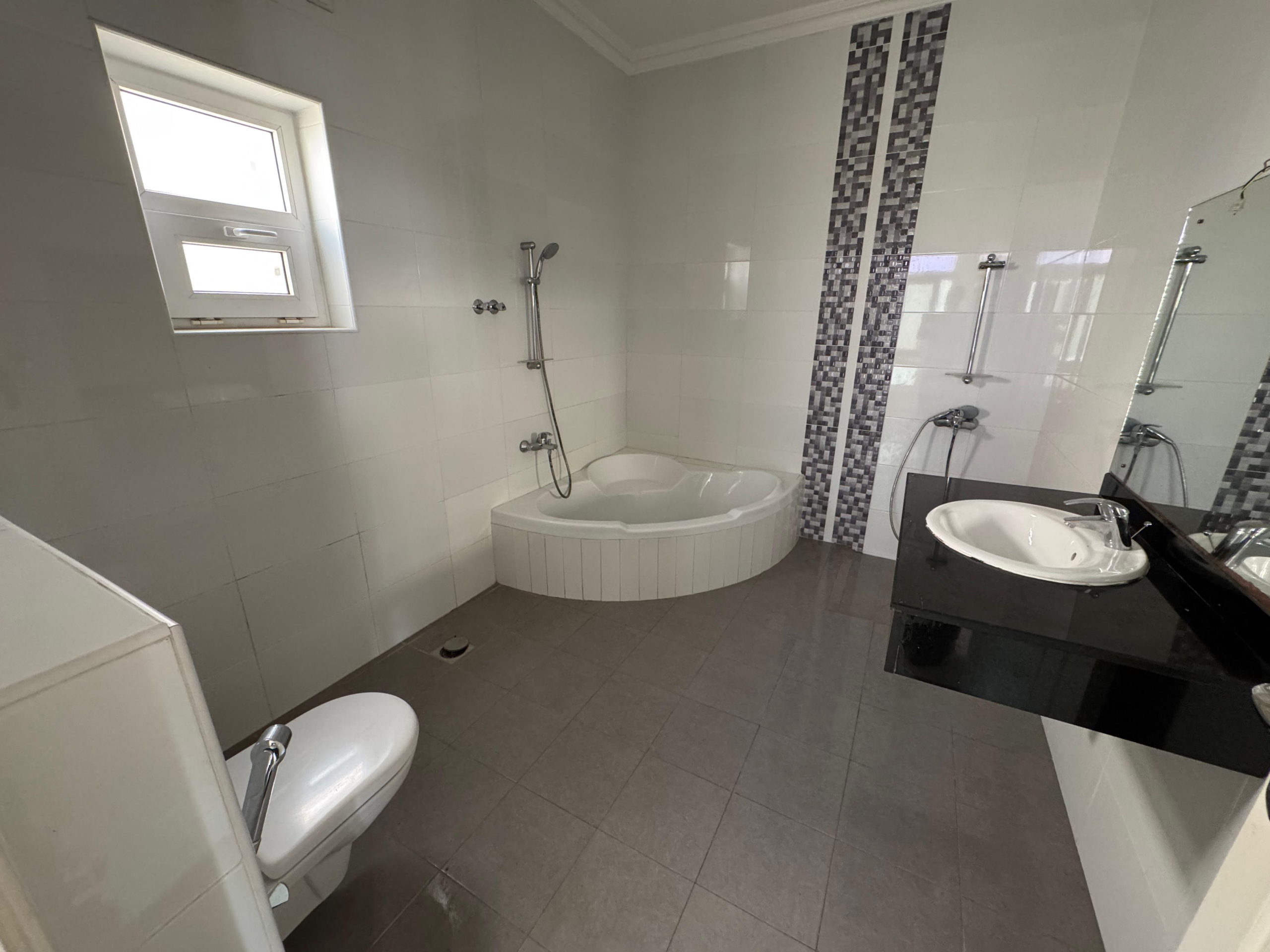 ویلای ۵ خوابه برای اجاره در العذیبه | OMR 850/ماه | Tamlik Oman thumbnail 6