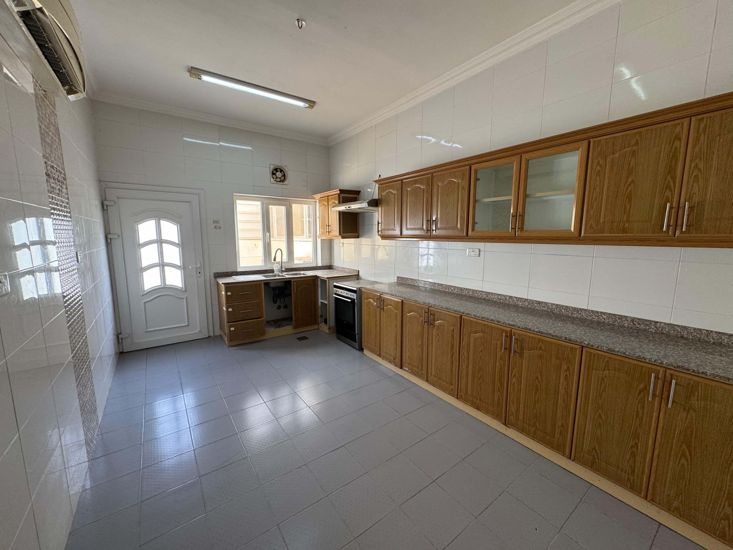 ویلای ۵ خوابه برای اجاره در العذیبه | OMR 850/ماه | Tamlik Oman thumbnail 3