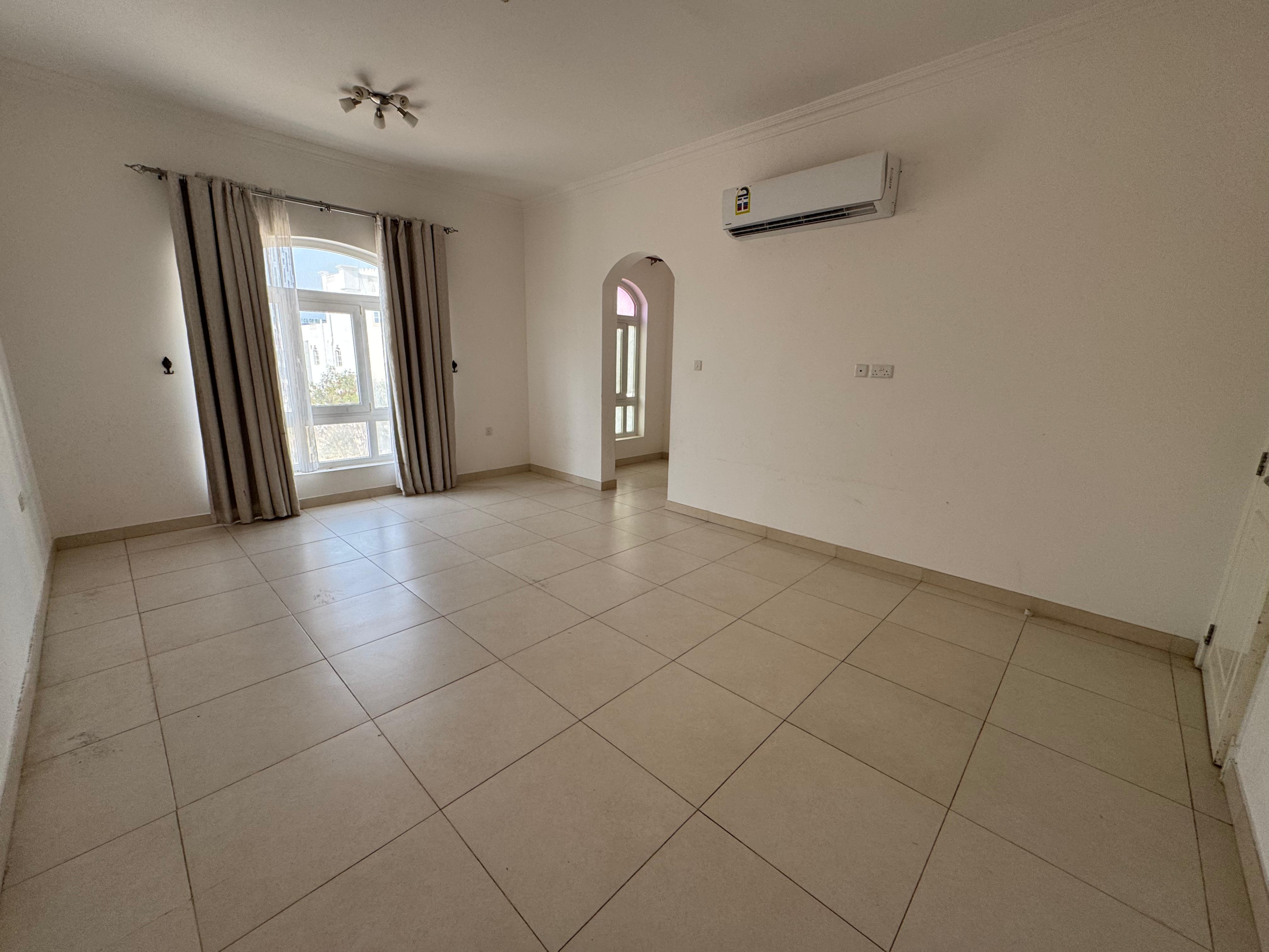 ویلای ۵ خوابه برای اجاره در العذیبه | OMR 850/ماه | Tamlik Oman thumbnail 5