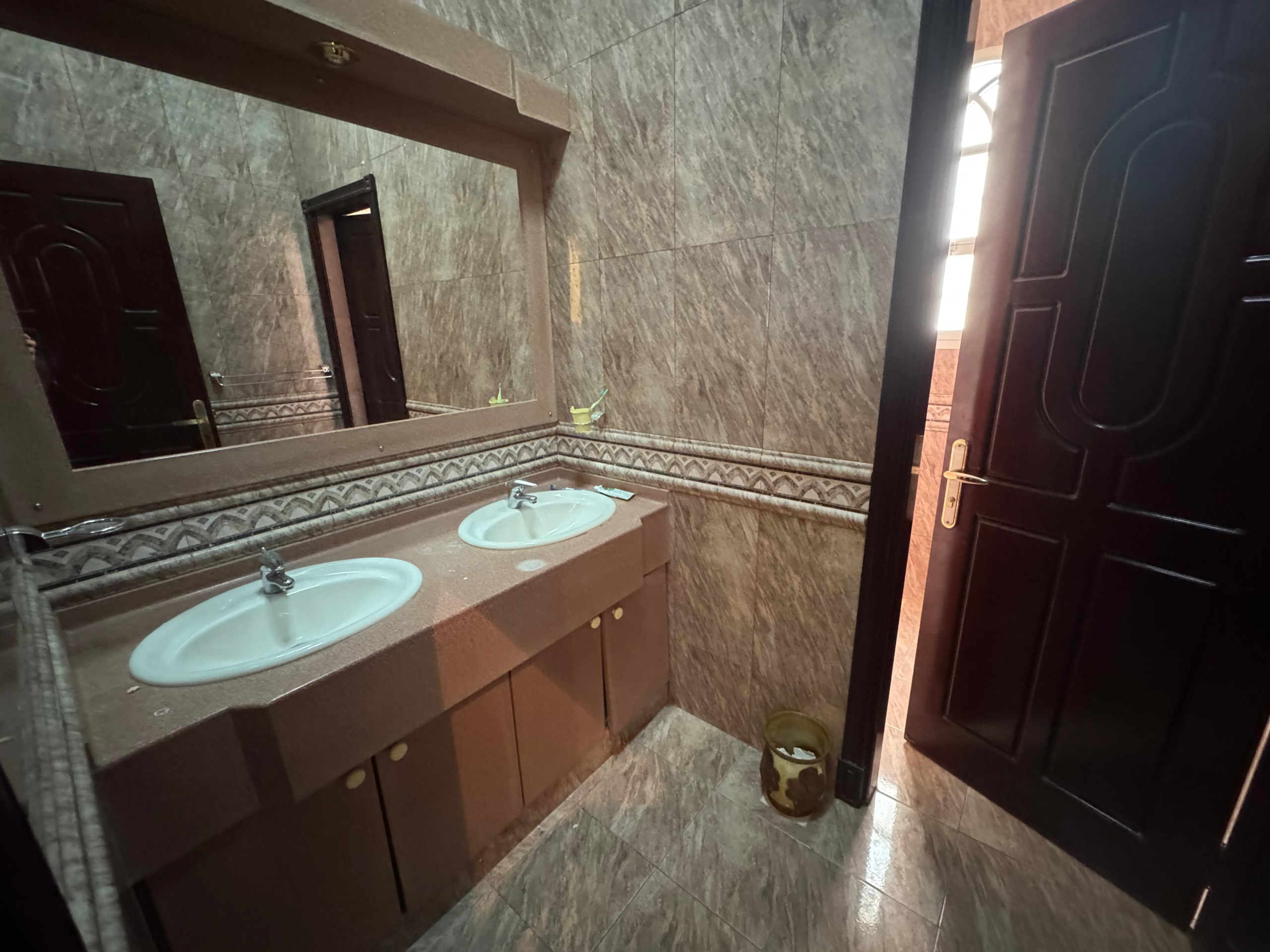 ویلا ۸ خوابه برای فروش در الخویر | OMR 260,000 | تملیک عمان thumbnail 3