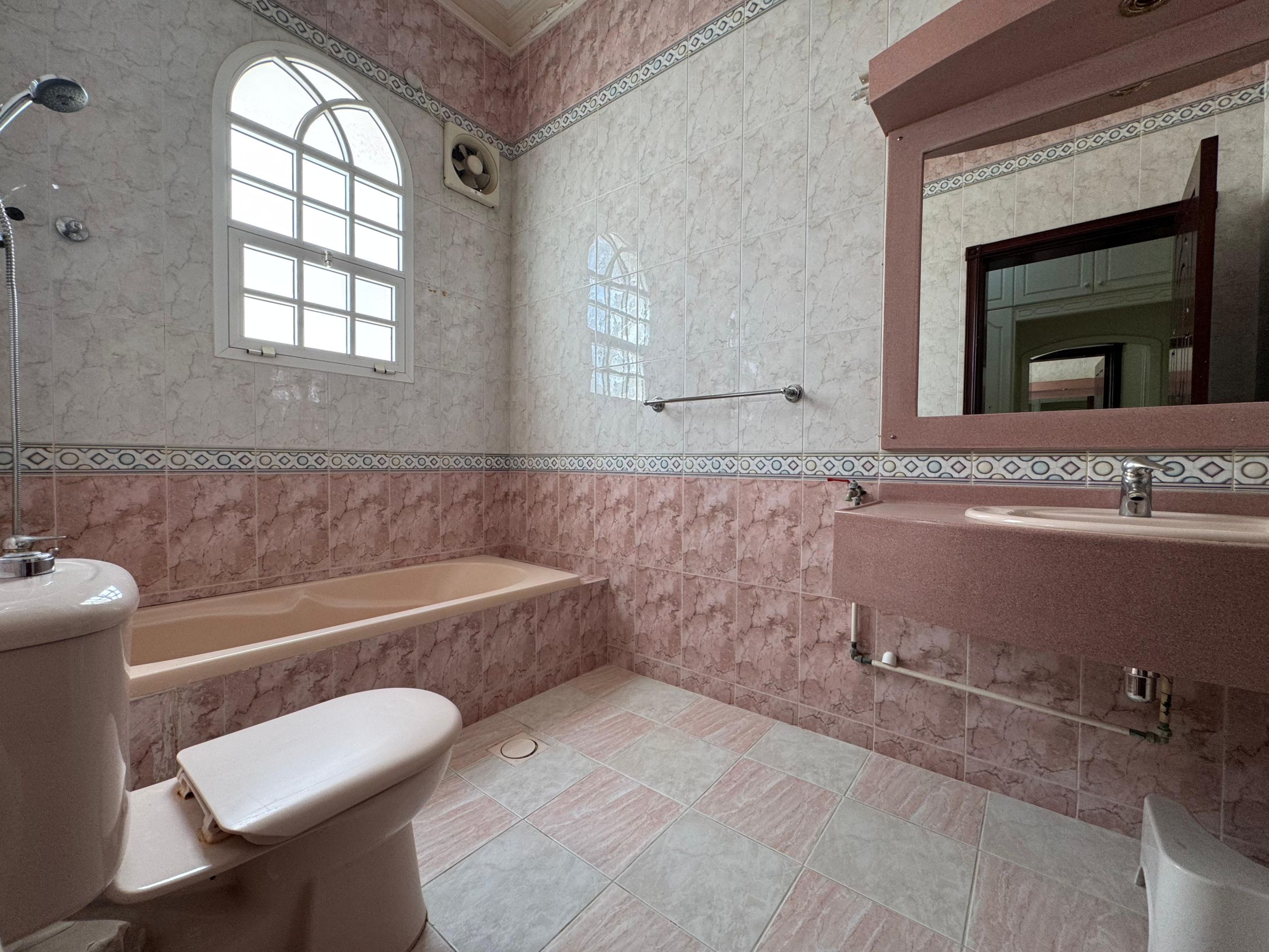 ویلا ۸ خوابه برای فروش در الخویر | OMR 260,000 | تملیک عمان thumbnail 4