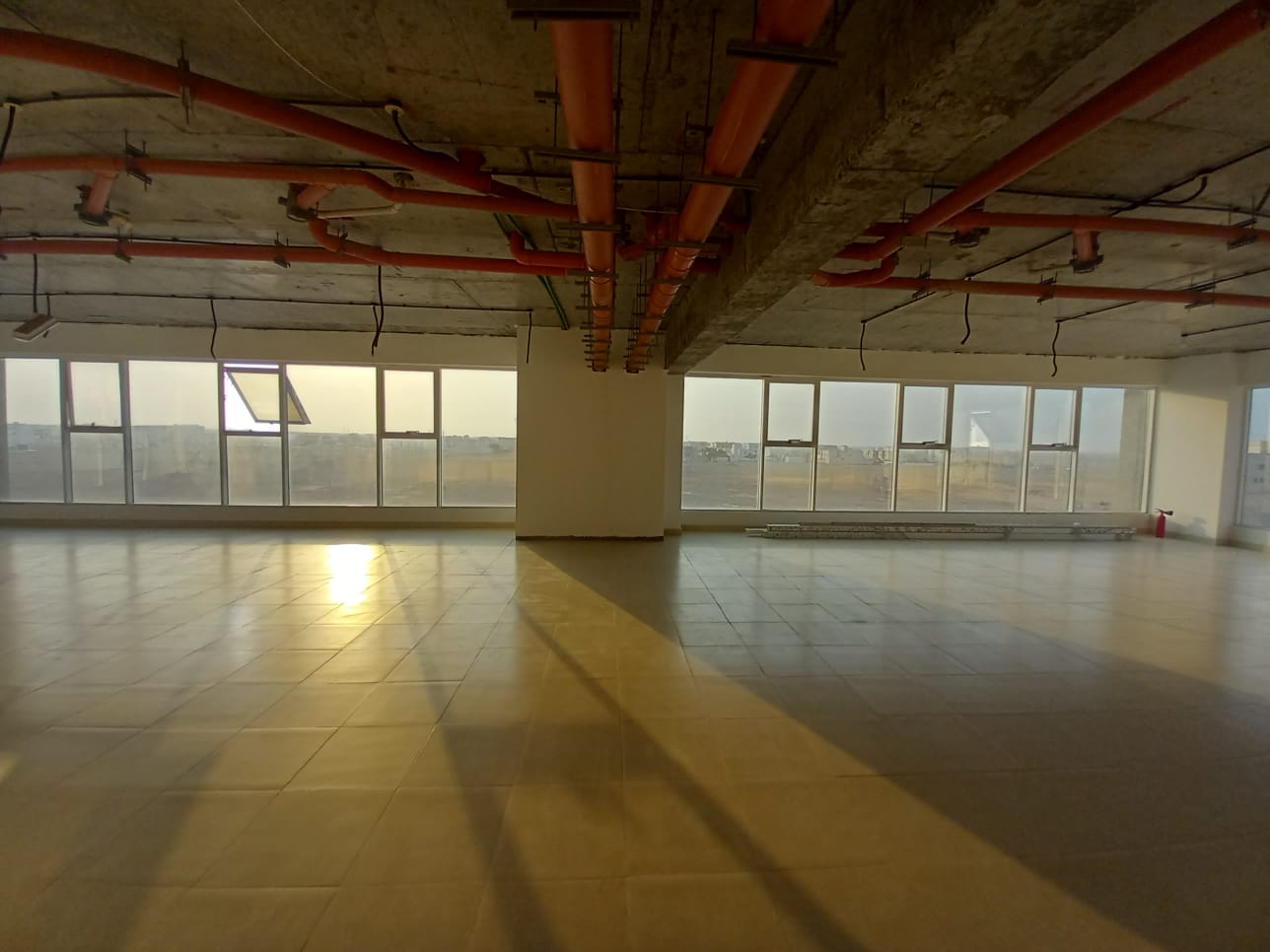 نمایشگاه اجاره‌ای در المعبيلة | 900متر مربع | OMR 3,150/ماه | Tamlik Oman thumbnail 4