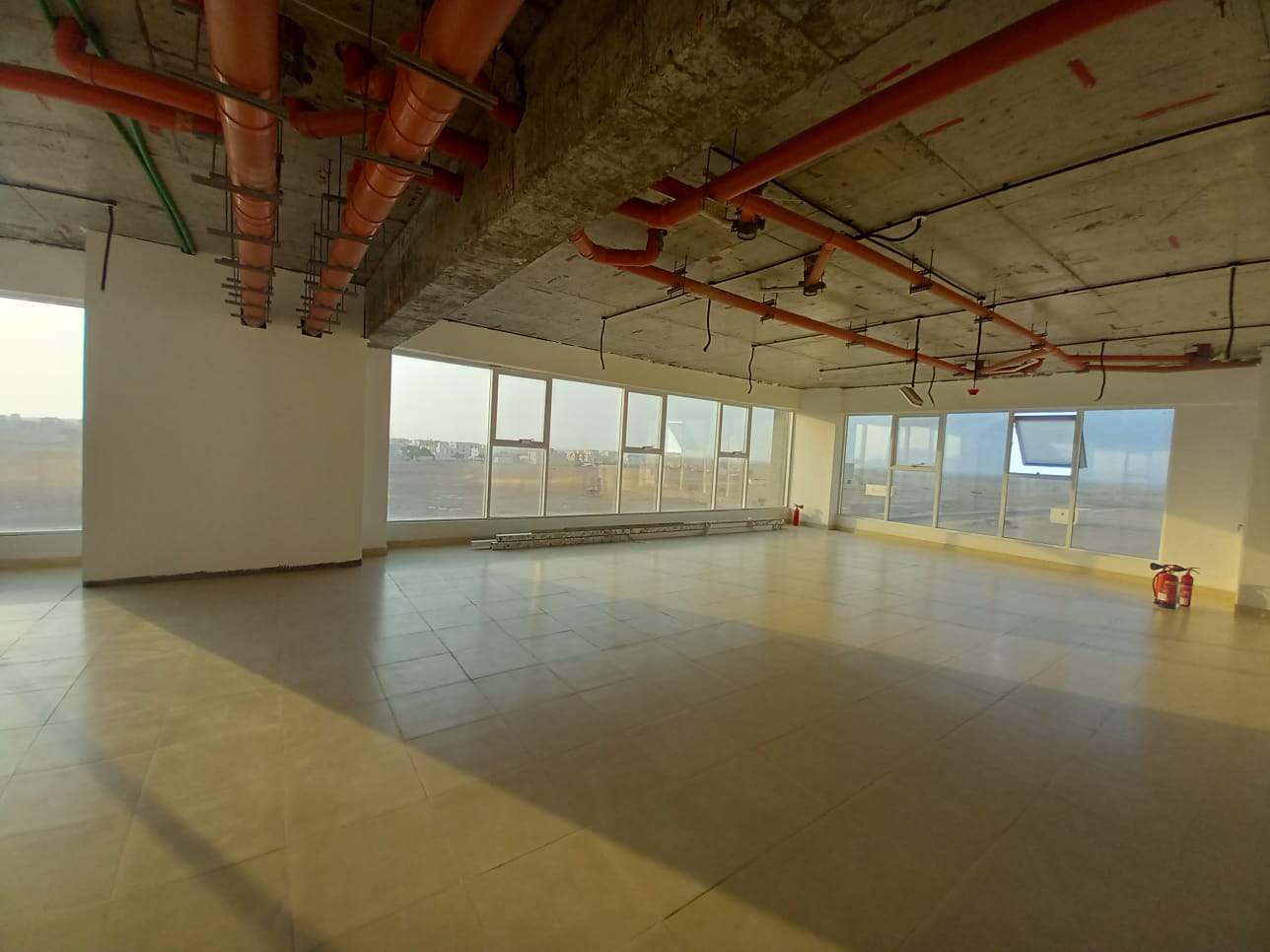 نمایشگاه اجاره‌ای در المعبيلة | 900متر مربع | OMR 3,150/ماه | Tamlik Oman thumbnail 5