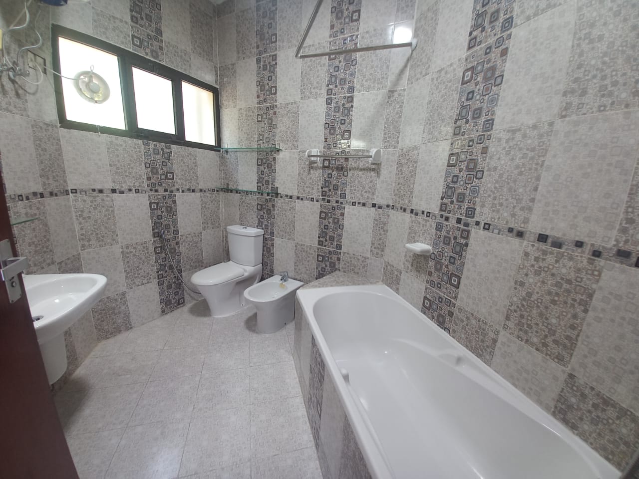 ویلای 3 خوابه اجاره در القرم | OMR 1,300/ماه | تملیک عمان thumbnail 8