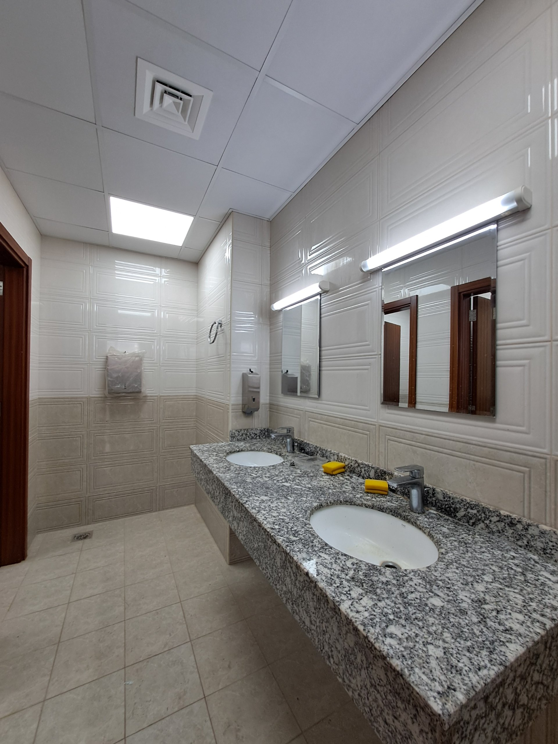 Al Ghubra South 出租辦公室 | 400m² | OMR 3,500/月 | Tamlik Oman thumbnail 5