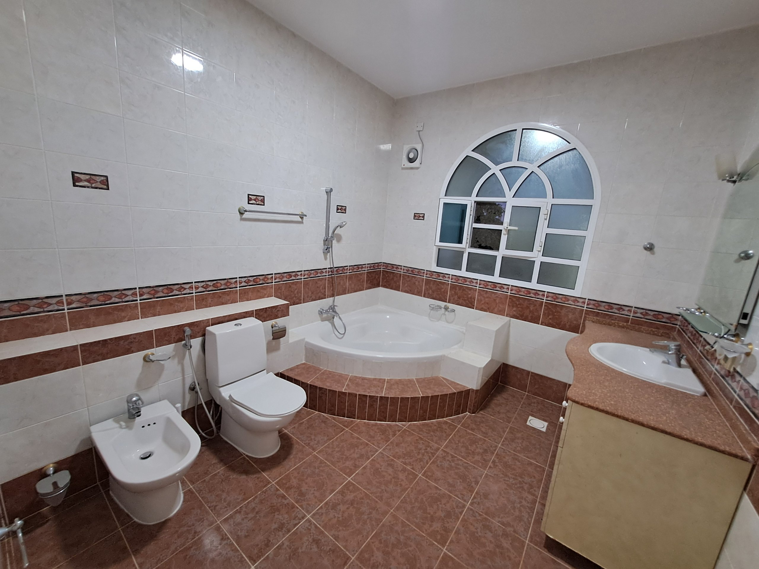 ویلای ۴ خوابه برای اجاره در العذیبه | OMR 870/mo | Tamlik Oman thumbnail 4