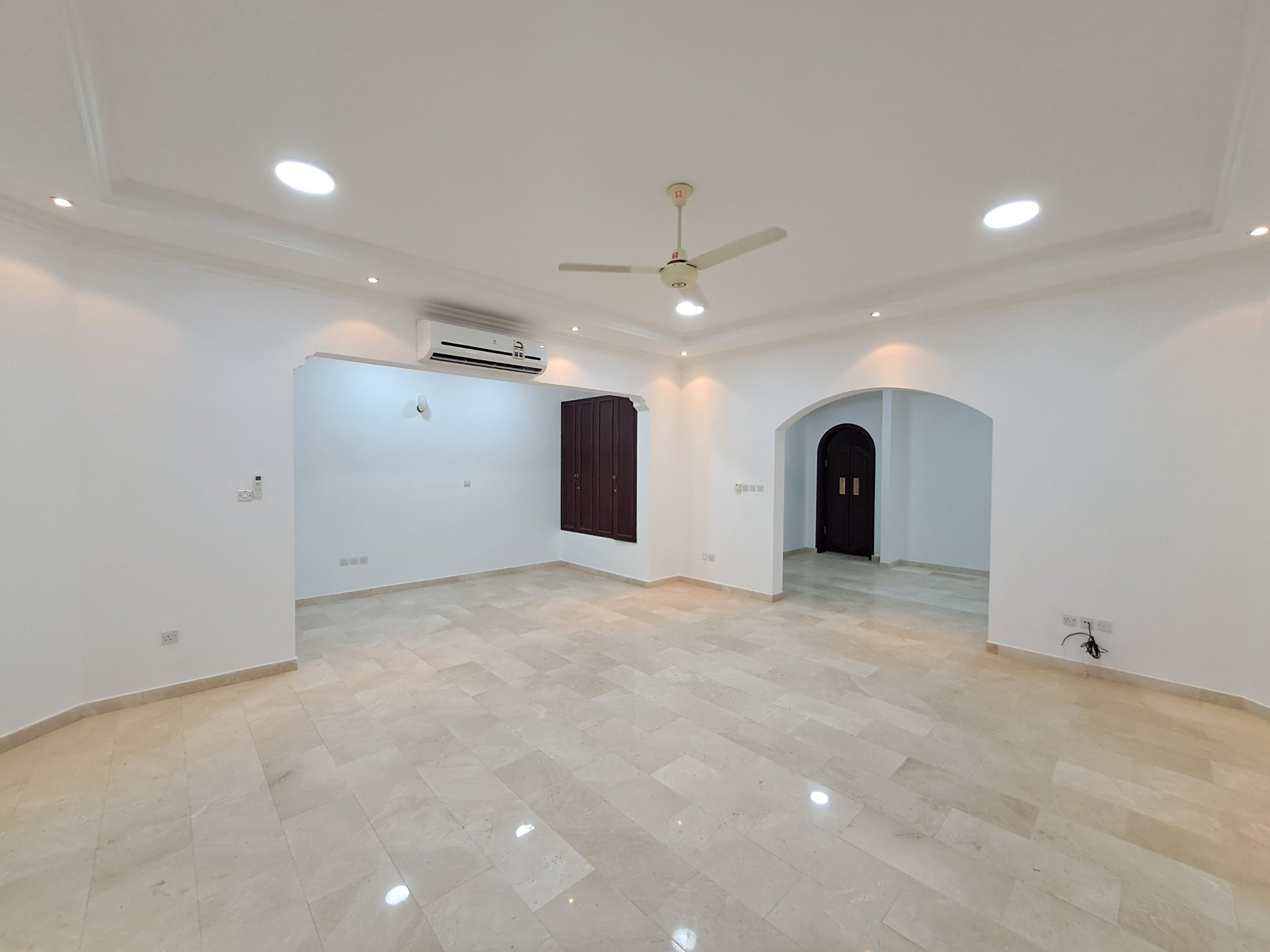 ویلای ۴ خوابه برای اجاره در العذیبه | OMR 870/mo | Tamlik Oman thumbnail 5