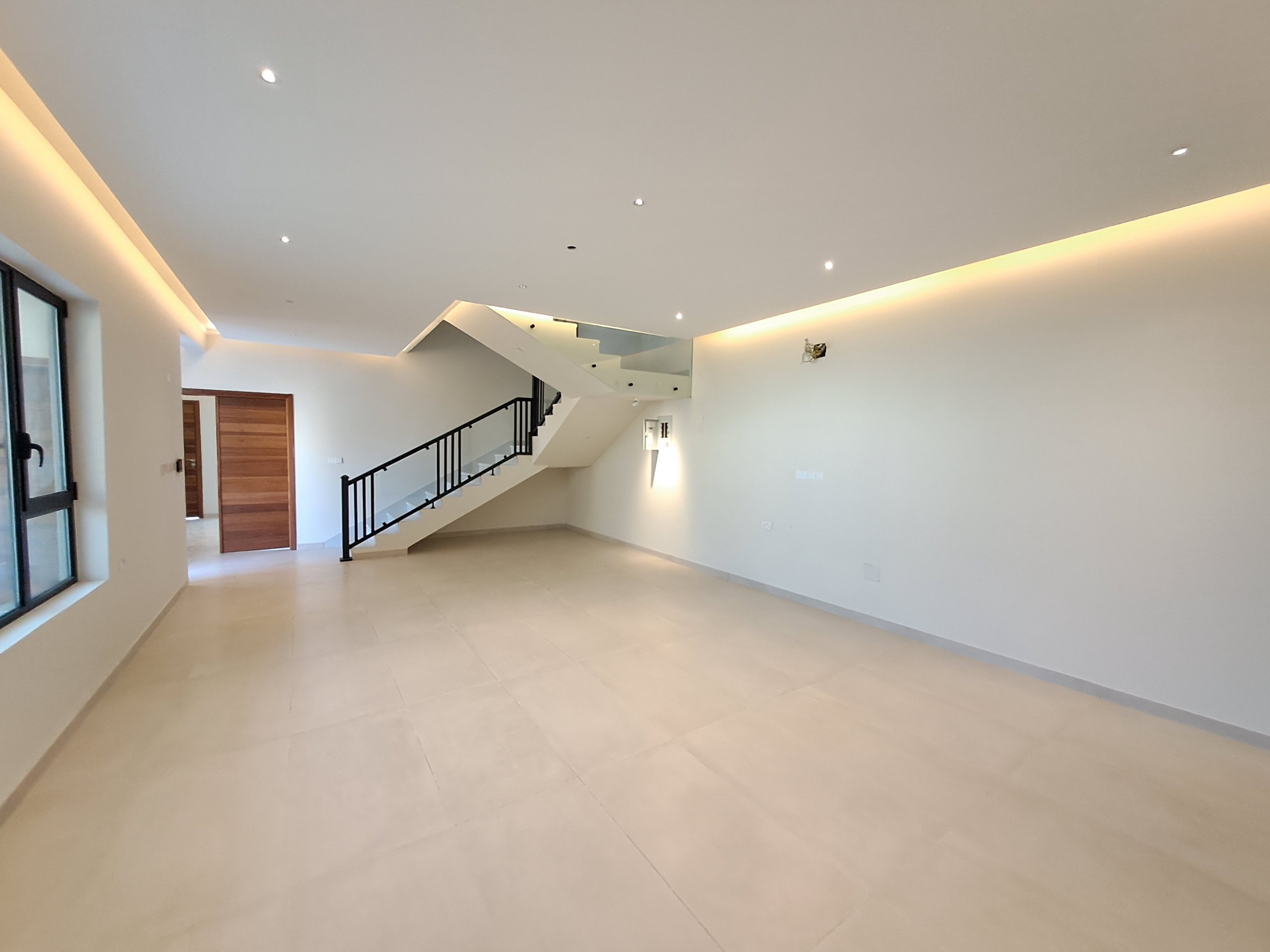 ویلای ۶ خوابه برای فروش در المابیل | OMR 105,000 | Tamlik Oman thumbnail 3