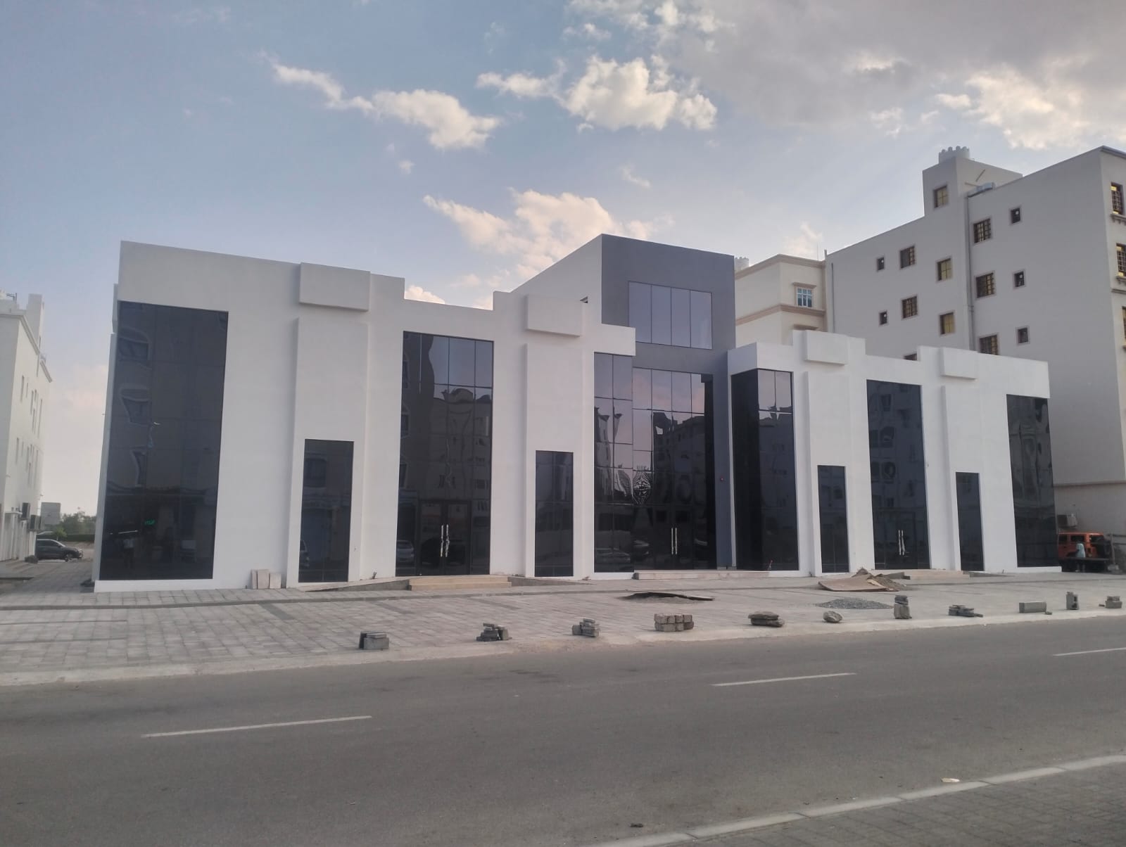 Al Khoud 出租建築 | 3000m² | 每月 OMR 17,000 | Tamlik Oman thumbnail 2