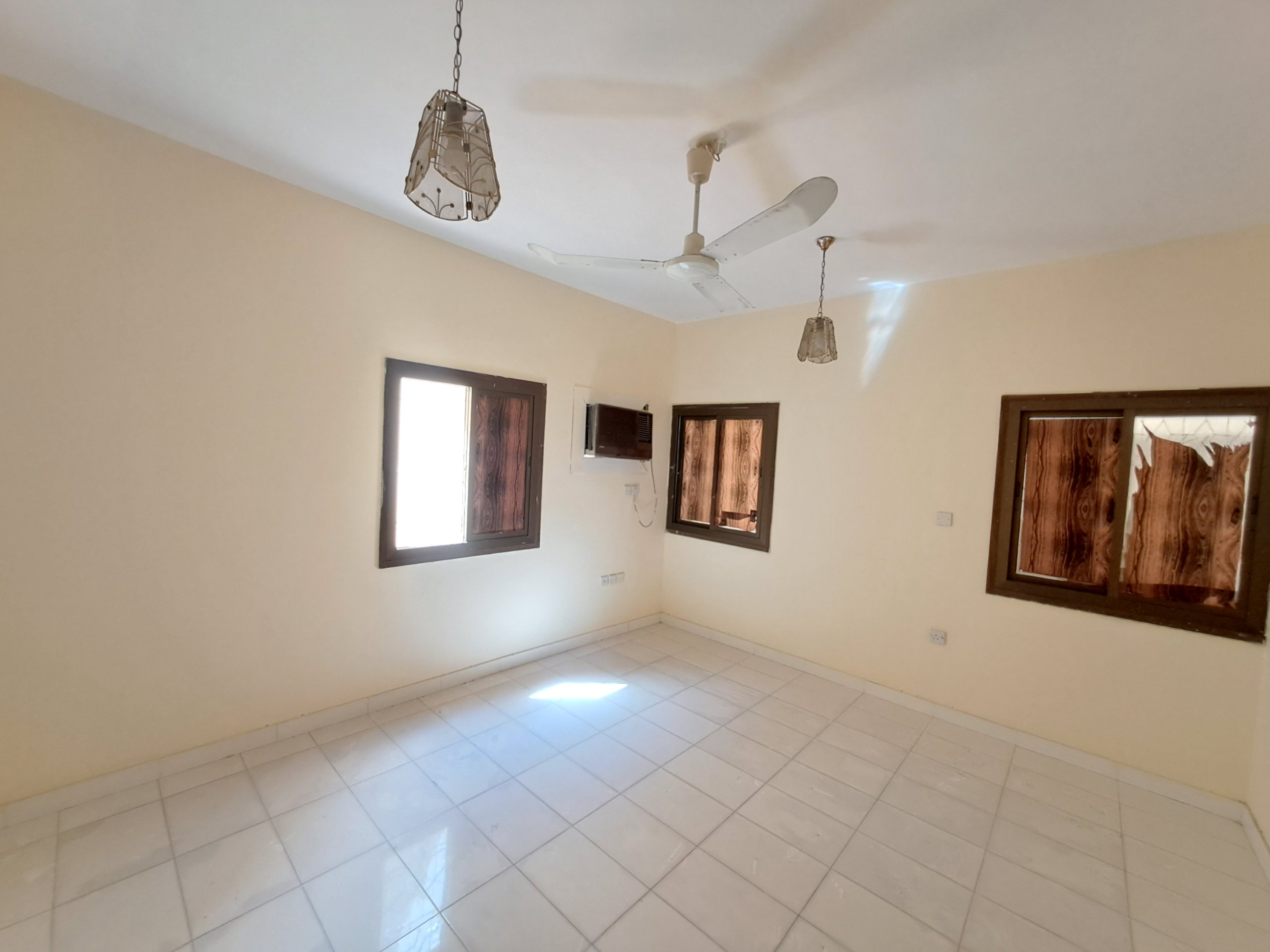 ویلای 6 خوابه برای فروش در الخویر | OMR 160,000 | Tamlik Oman thumbnail 8