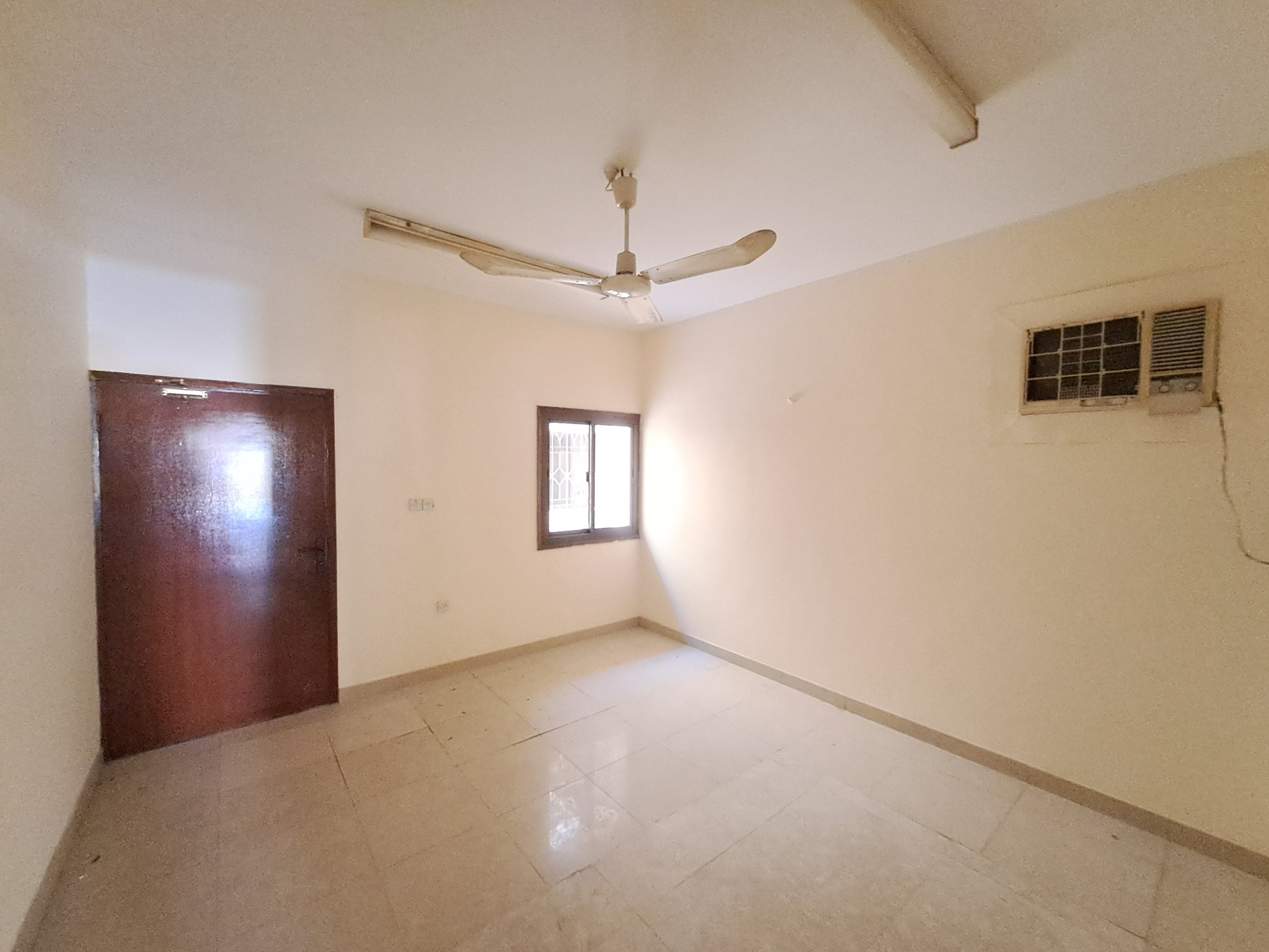 ویلای 6 خوابه برای فروش در الخویر | OMR 160,000 | Tamlik Oman thumbnail 9