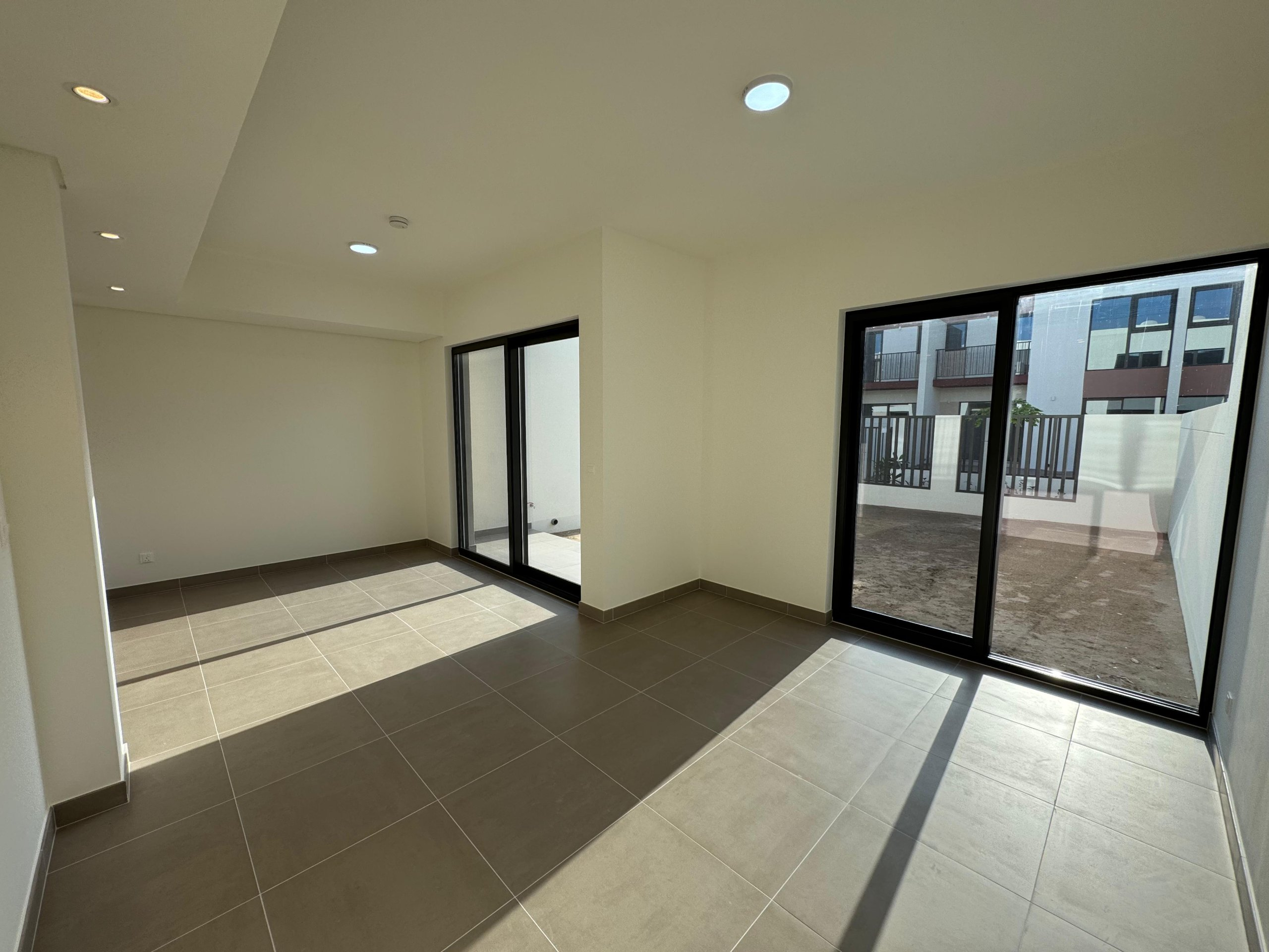 تاون‌هاوس 3 خوابه برای اجاره در الموج | OMR 1,200/mo | Tamlik Oman thumbnail 4