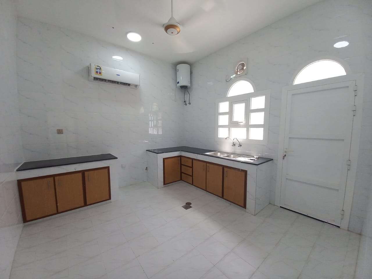 ویلا برای فروش در الحيل الشمالي | OMR 600,000 | مالکیت آزاد عمان thumbnail 10