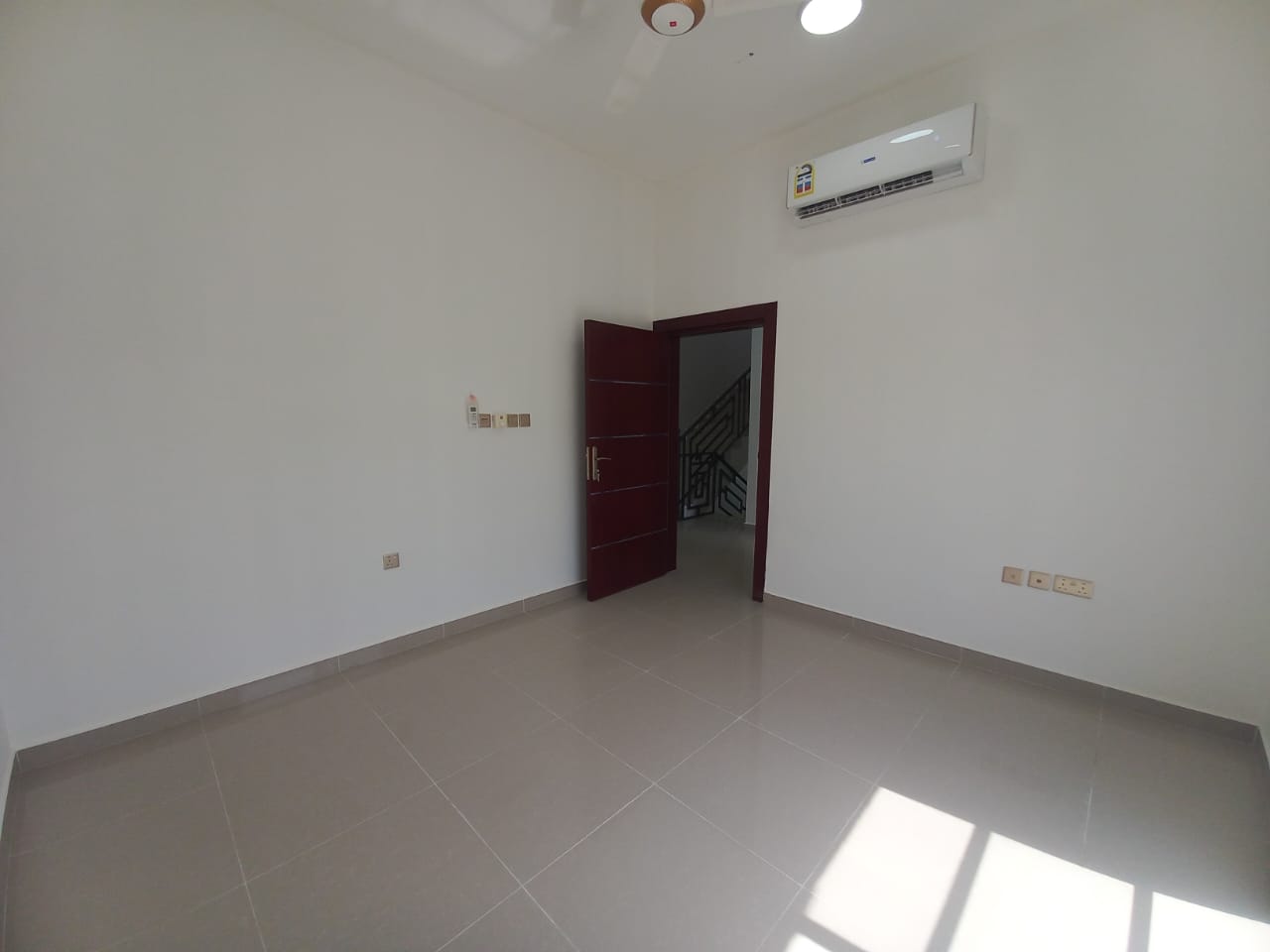 ویلا برای فروش در الحيل الشمالي | OMR 600,000 | مالکیت آزاد عمان thumbnail 4