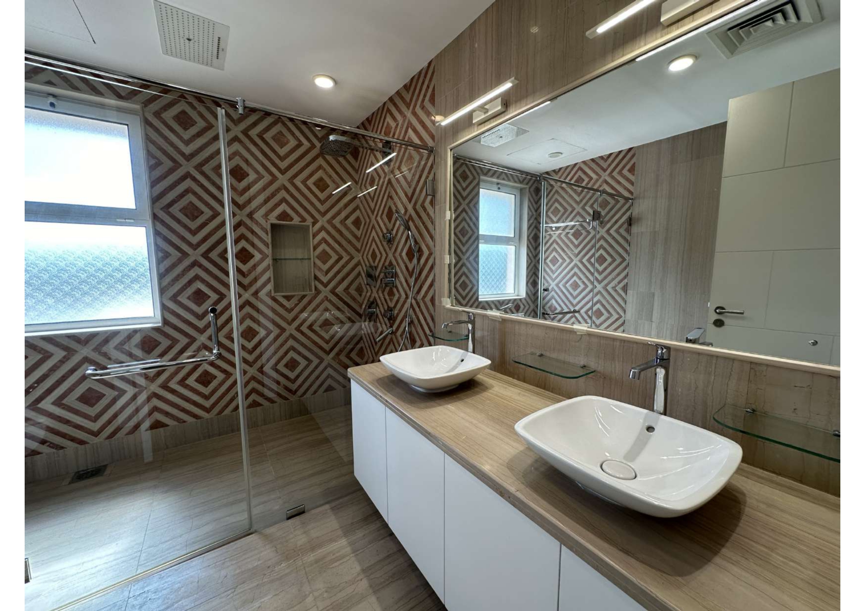 7-Bed Villa for Rent in Madinat Al Sultan Qaboos | OMR 4,500/mo | Tamlik Oman thumbnail 5