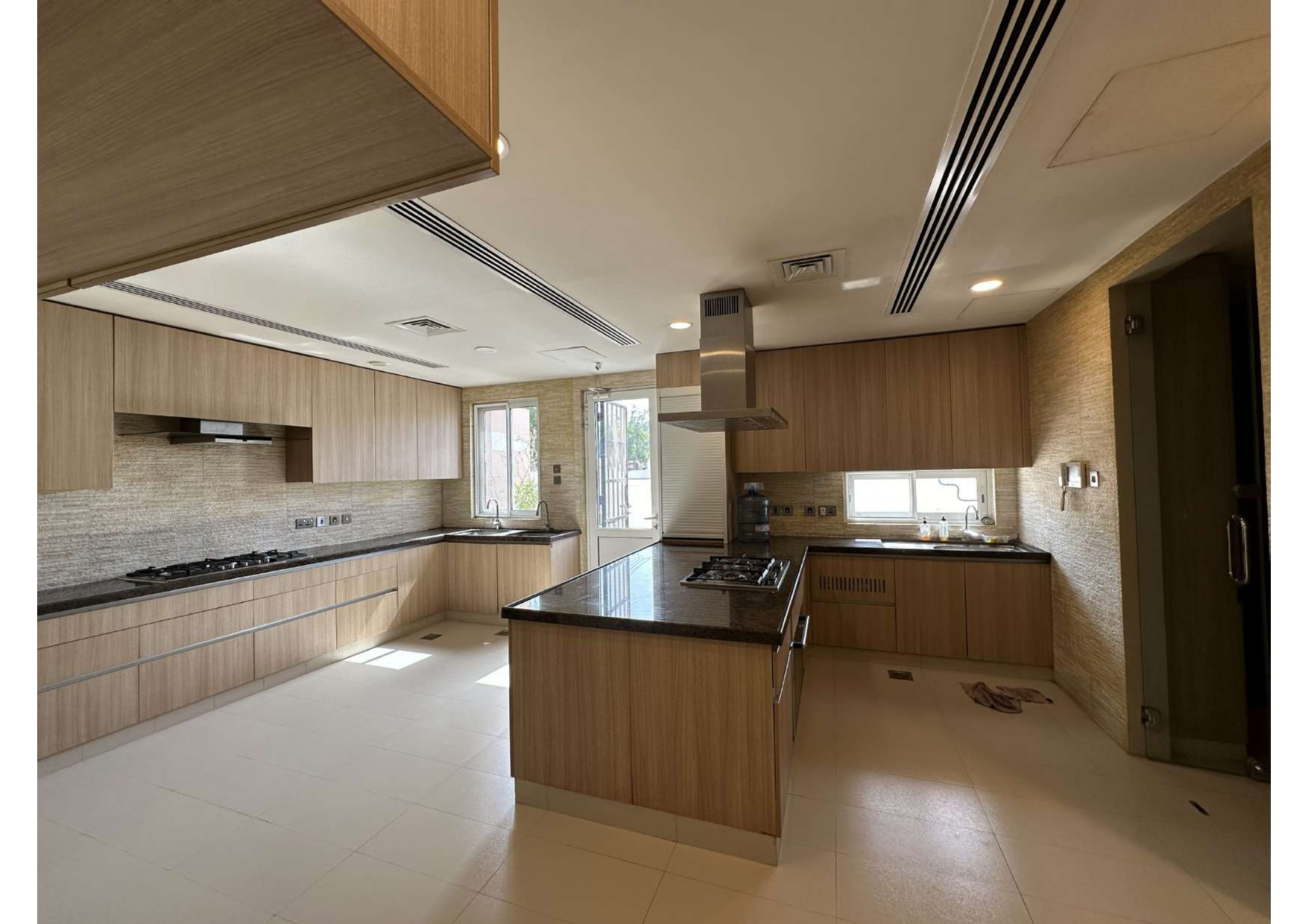 7-Bed Villa for Rent in Madinat Al Sultan Qaboos | OMR 4,500/mo | Tamlik Oman thumbnail 6