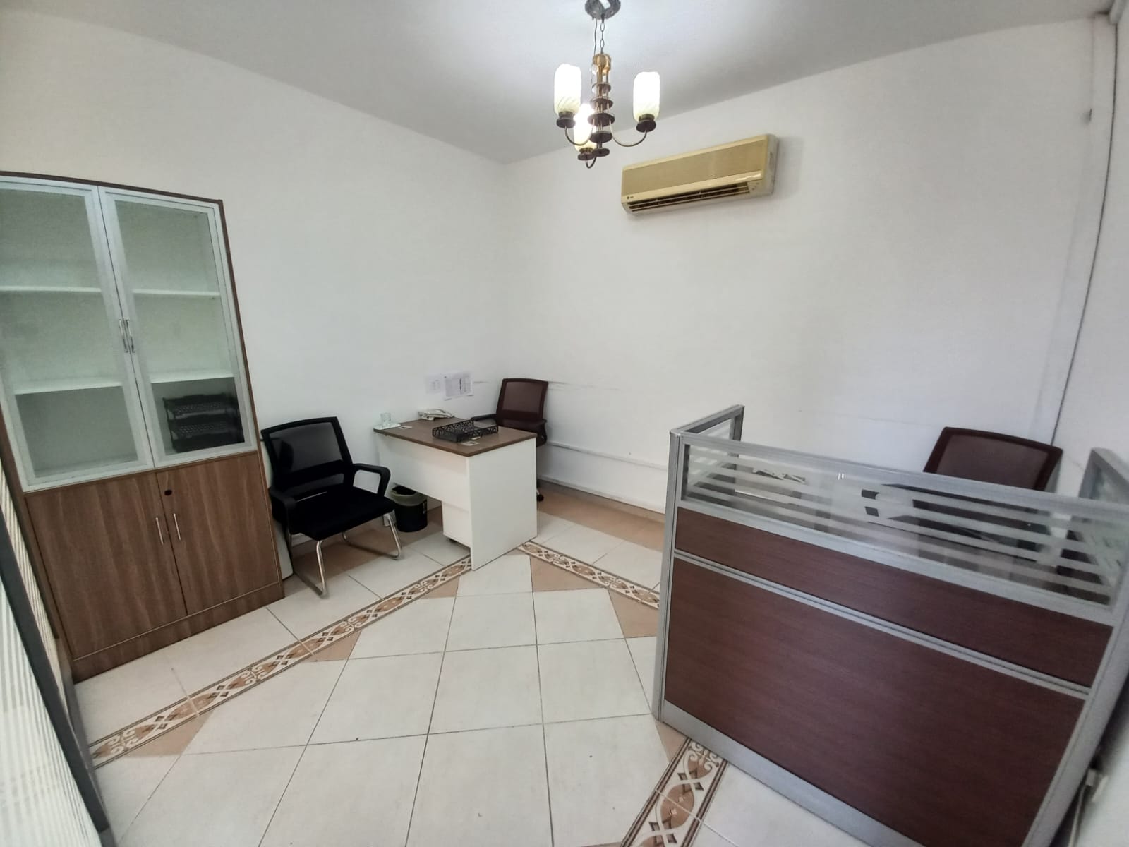 فيلا تجارية للإيجار في العذيبة | ر.ع. 1,000/شهري | Tamlik Oman thumbnail 8