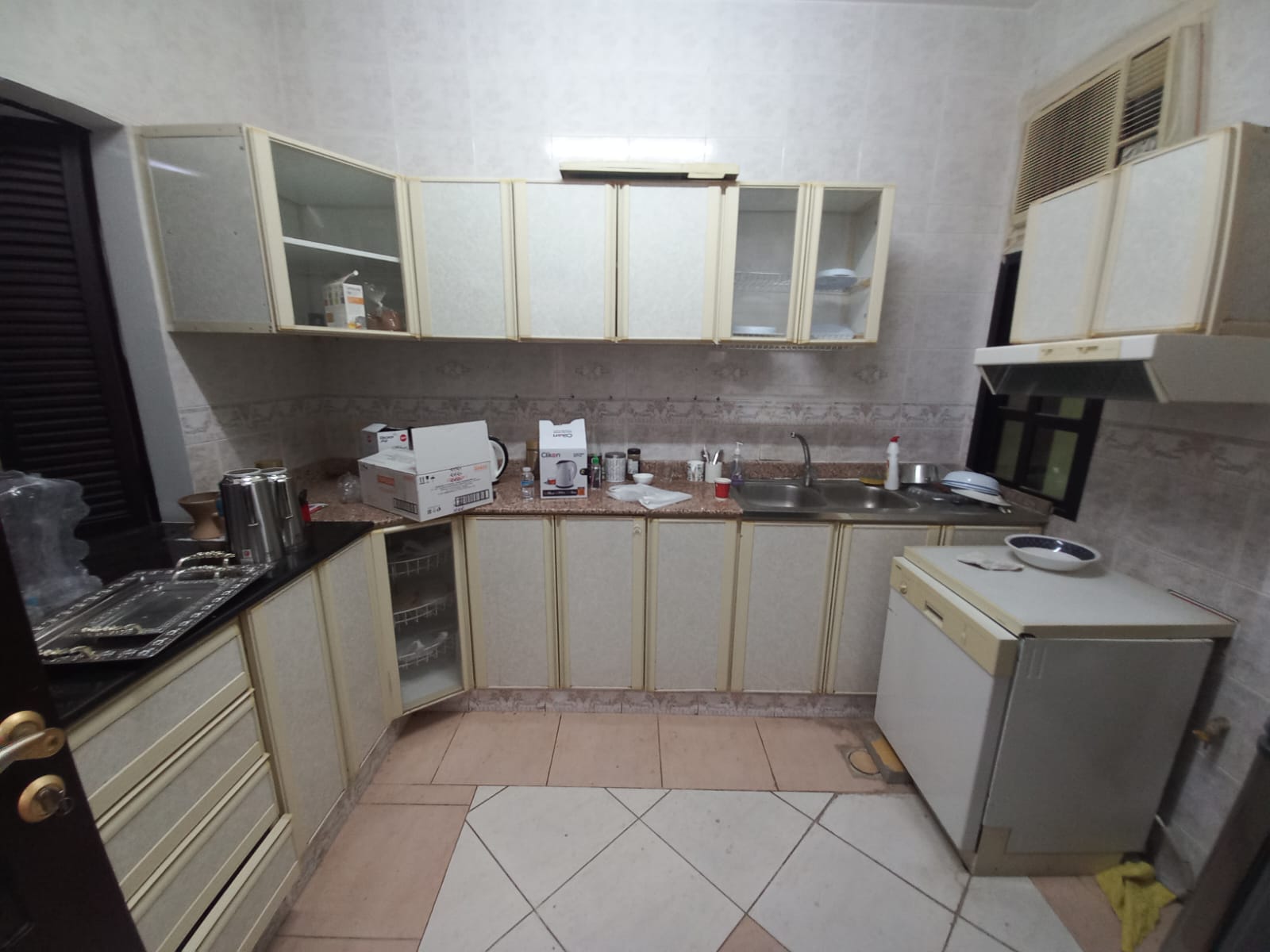 فيلا تجارية للإيجار في العذيبة | ر.ع. 1,000/شهري | Tamlik Oman thumbnail 6