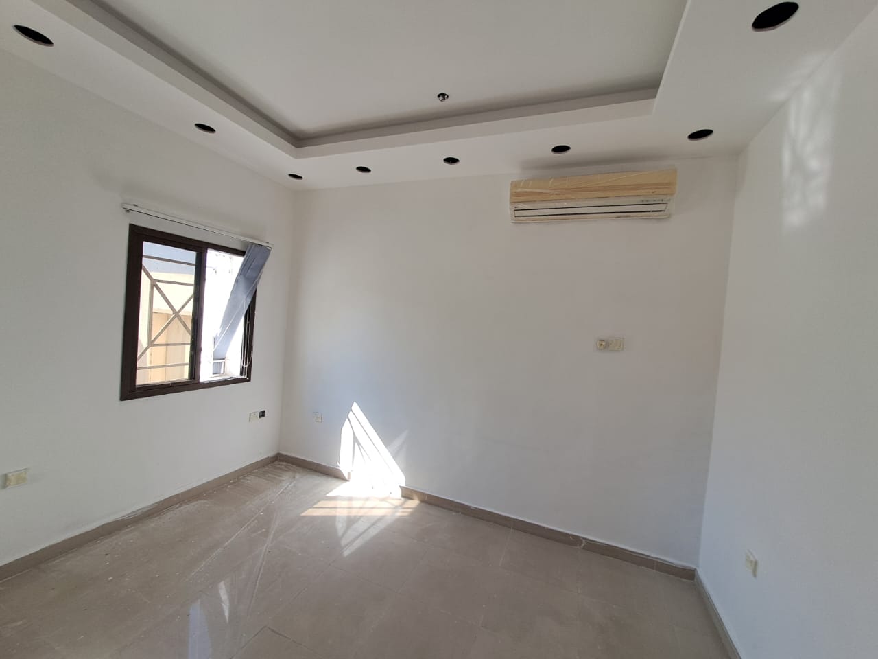 麥德納特·阿爾·蘇丹·卡布斯 出租商業別墅 | 300m² | OMR 2,000/月 | Tamlik Oman thumbnail 4