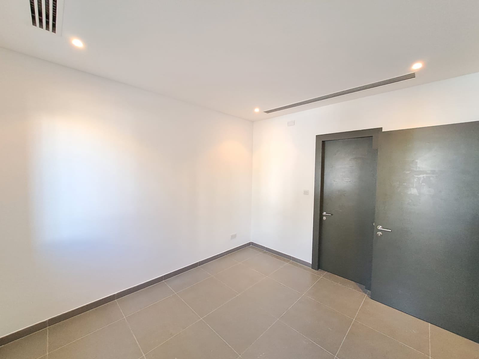 تاون‌هاوس ۴ خوابه اجاره در المعبیلة | OMR 1,100/mo | Tamlik Oman thumbnail 5