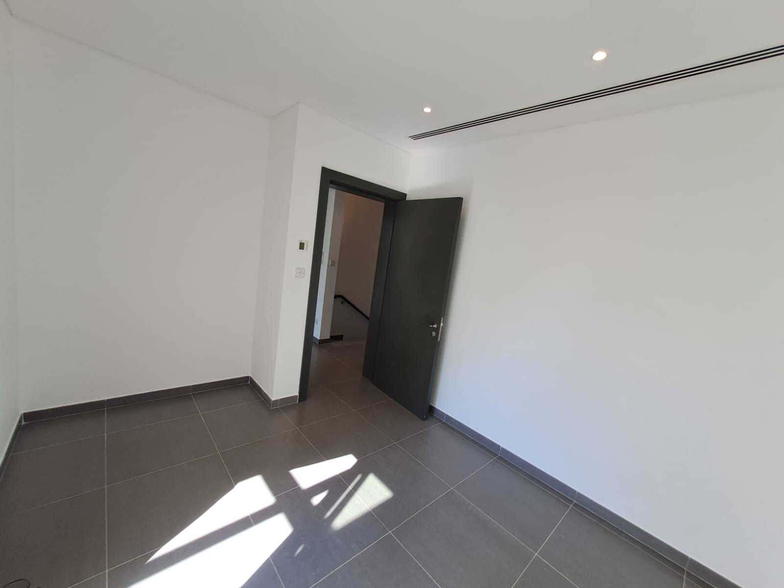 تاون‌هاوس ۴ خوابه اجاره در المعبیلة | OMR 1,100/mo | Tamlik Oman thumbnail 8