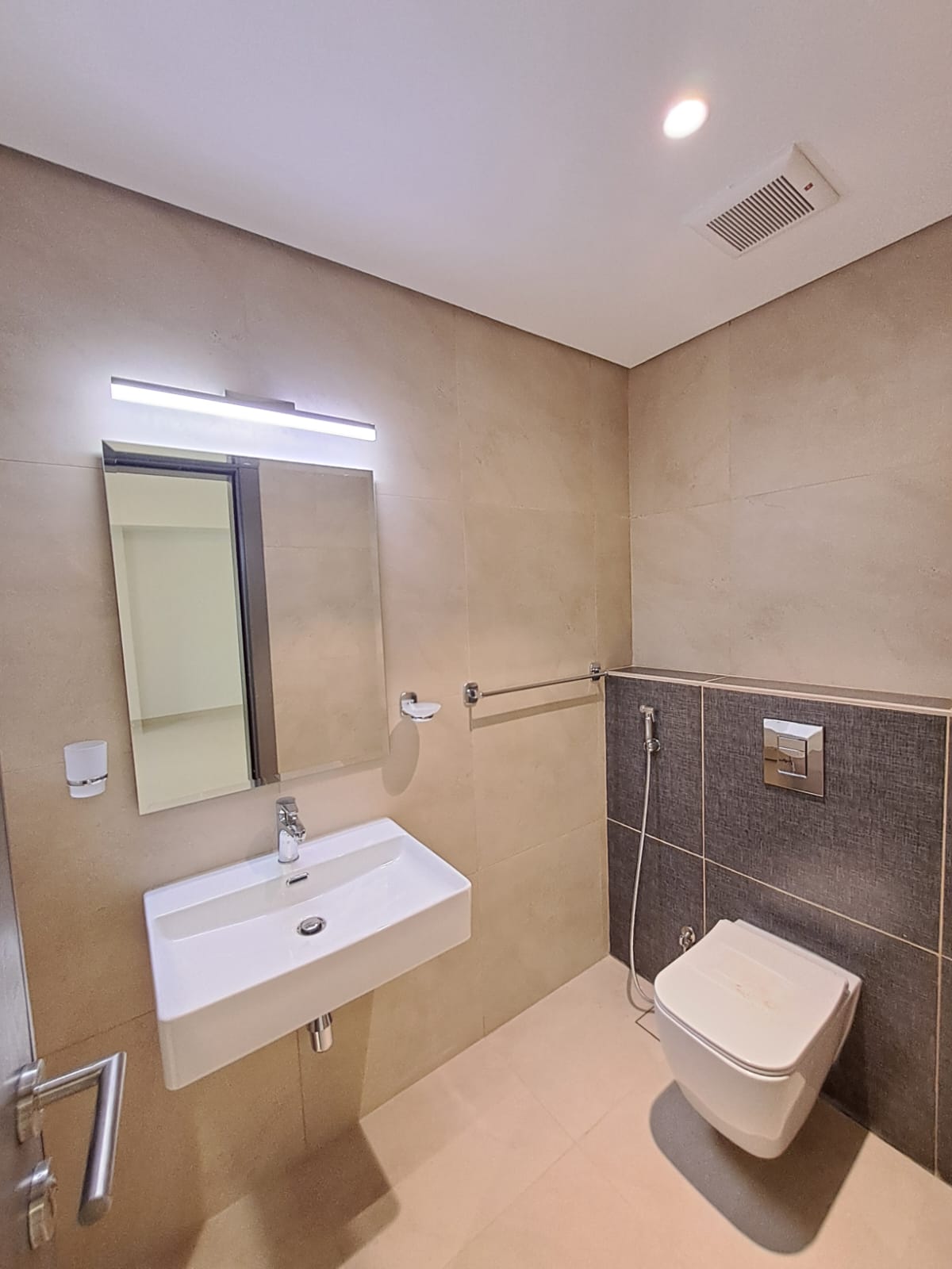 تاون‌هاوس ۴ خوابه اجاره‌ای در بوشهر | OMR 1,000/mo | Tamlik Oman thumbnail 7