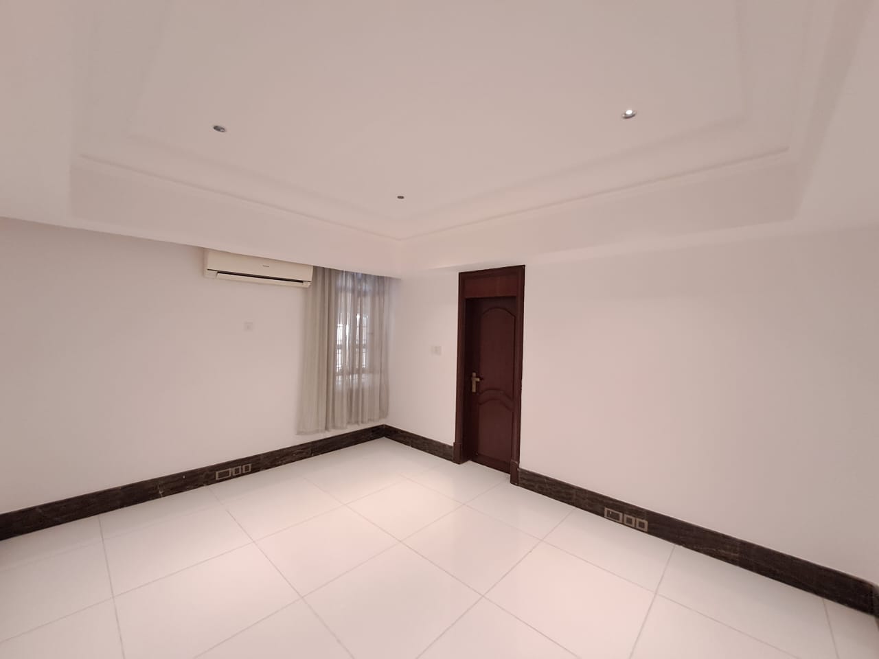 ویلا ۷ خوابه اجاره در العذیبه | OMR 1,500/ماه | تملیک عمان thumbnail 4