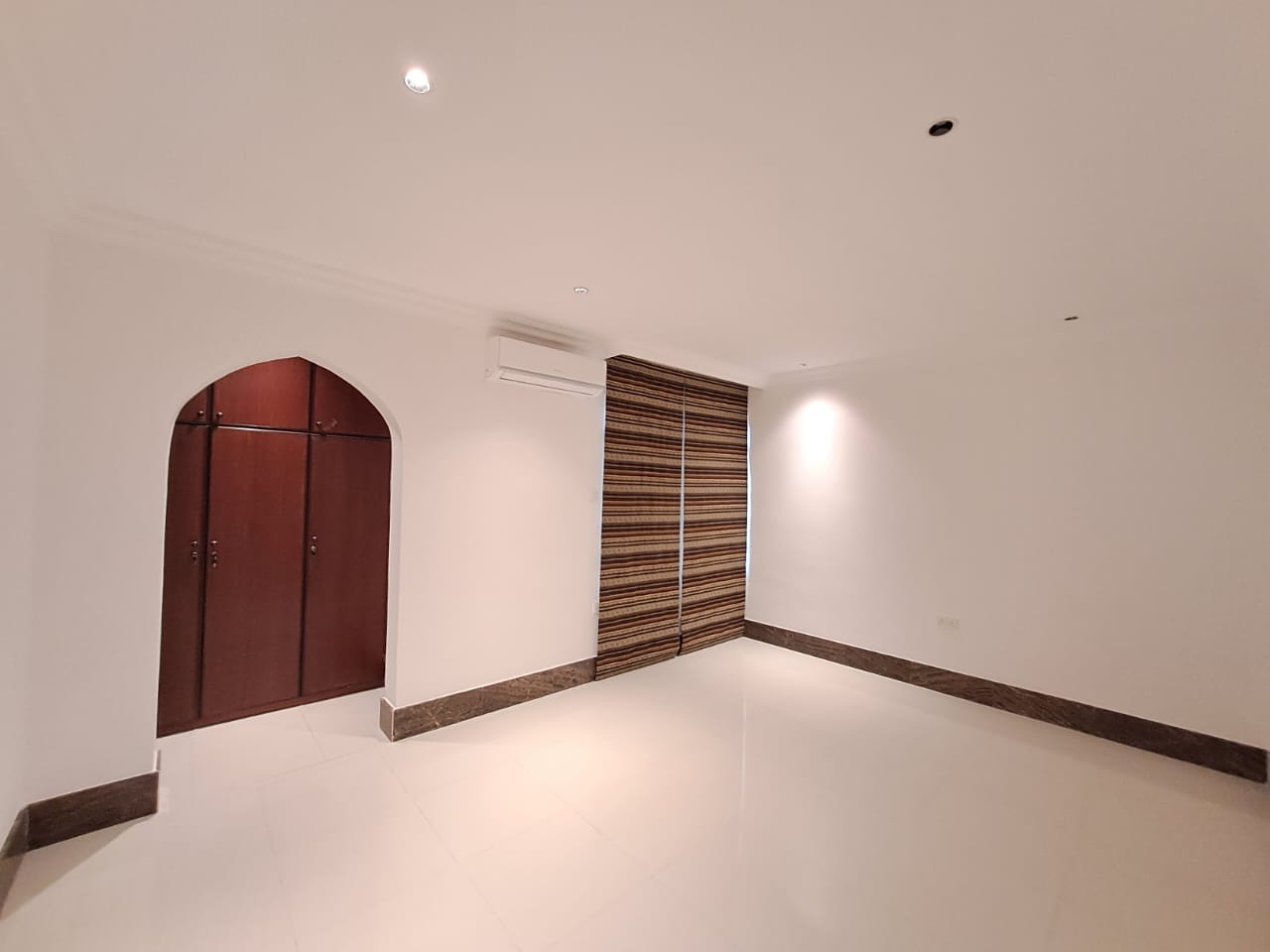 ویلا ۷ خوابه اجاره در العذیبه | OMR 1,500/ماه | تملیک عمان thumbnail 5