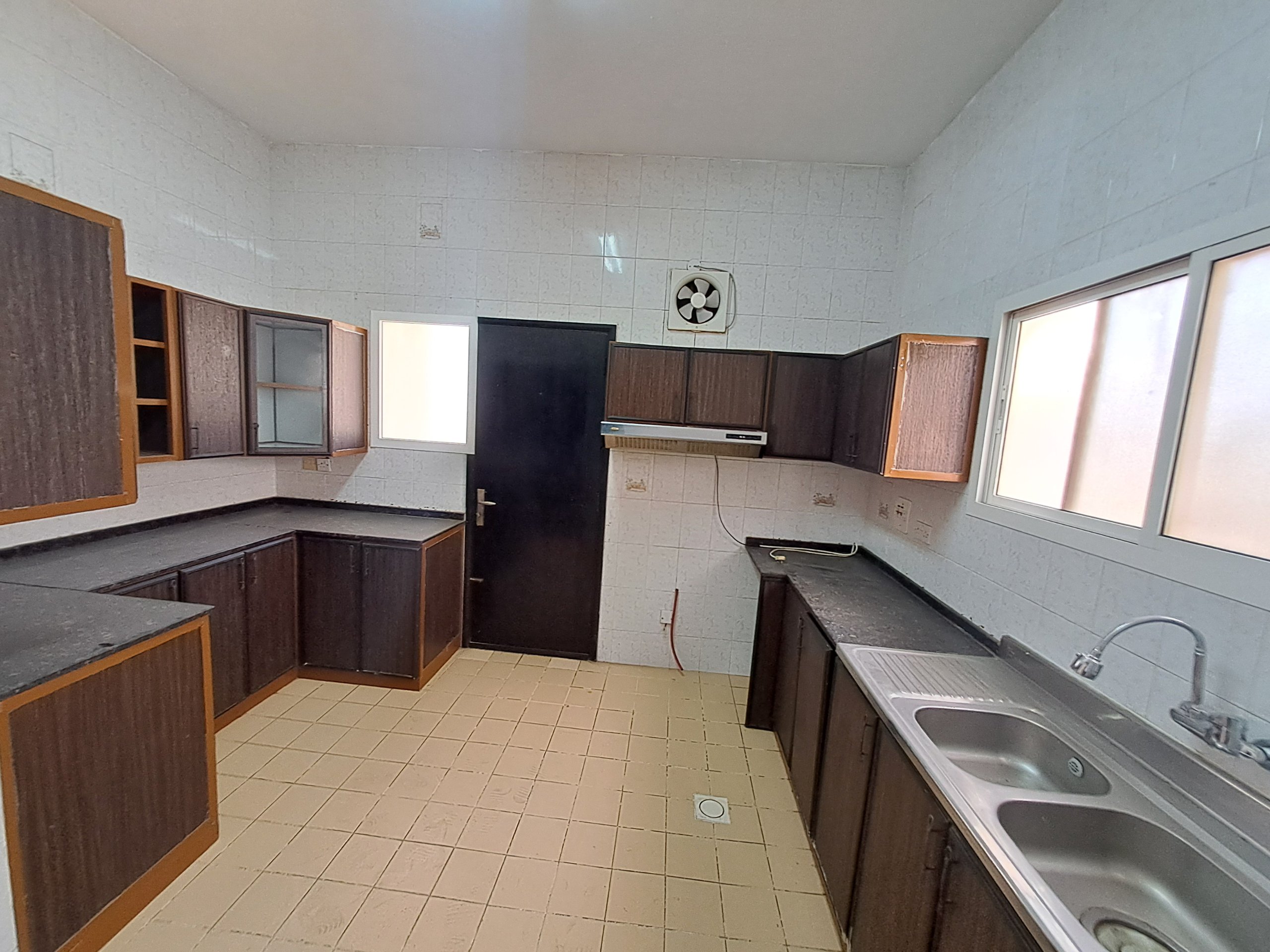 沙提·阿爾庫魯姆出租5臥室別墅 | 每月OMR 1,350 | Tamlik Oman thumbnail 4