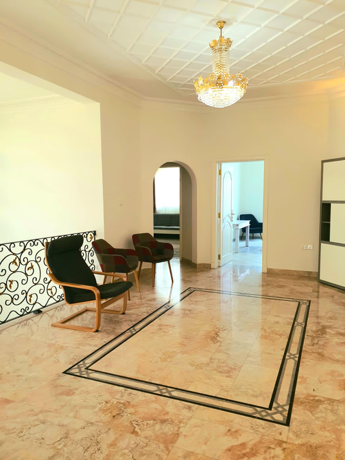 فيلا 4 غرف نوم للإيجار في شاطئ القرم | ر.ع. 2,000/شهريًا | ملكية حرة عمان thumbnail 5