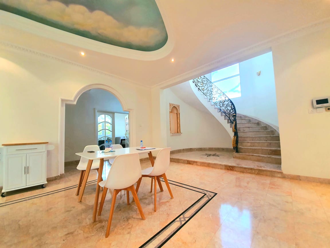 فيلا 4 غرف نوم للإيجار في شاطئ القرم | ر.ع. 2,000/شهريًا | ملكية حرة عمان thumbnail 8