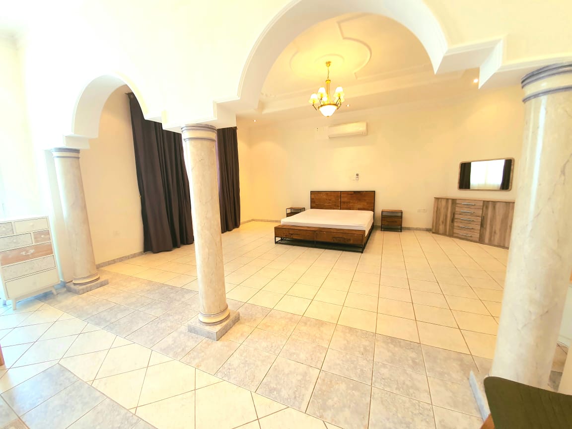 فيلا 4 غرف نوم للإيجار في شاطئ القرم | ر.ع. 2,000/شهريًا | ملكية حرة عمان thumbnail 10