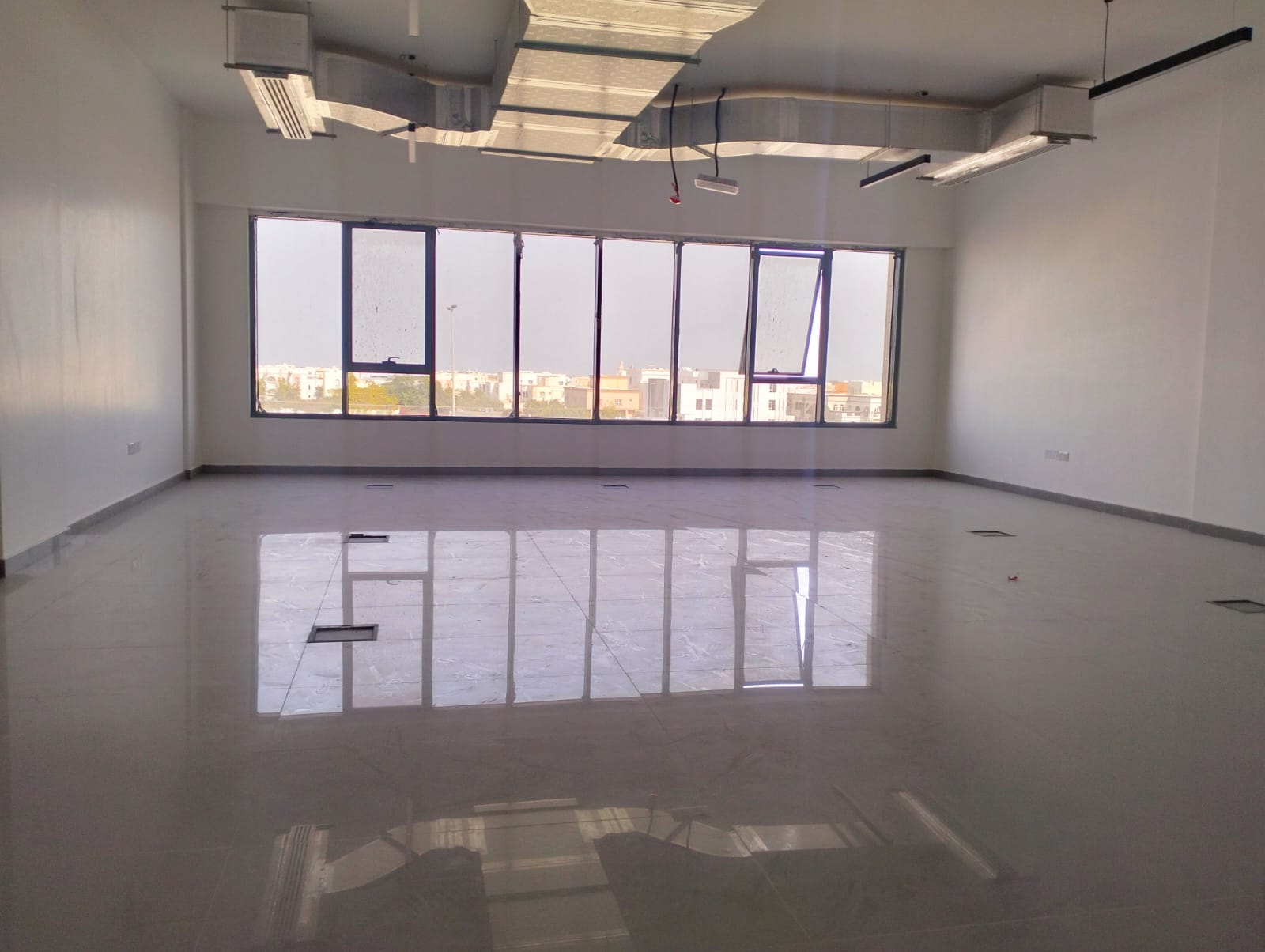 دفتر کار اجاره فوری در المعبیلة | ۱۰۰متر مربع | OMR 400/ماه | Tamlik Oman thumbnail 3