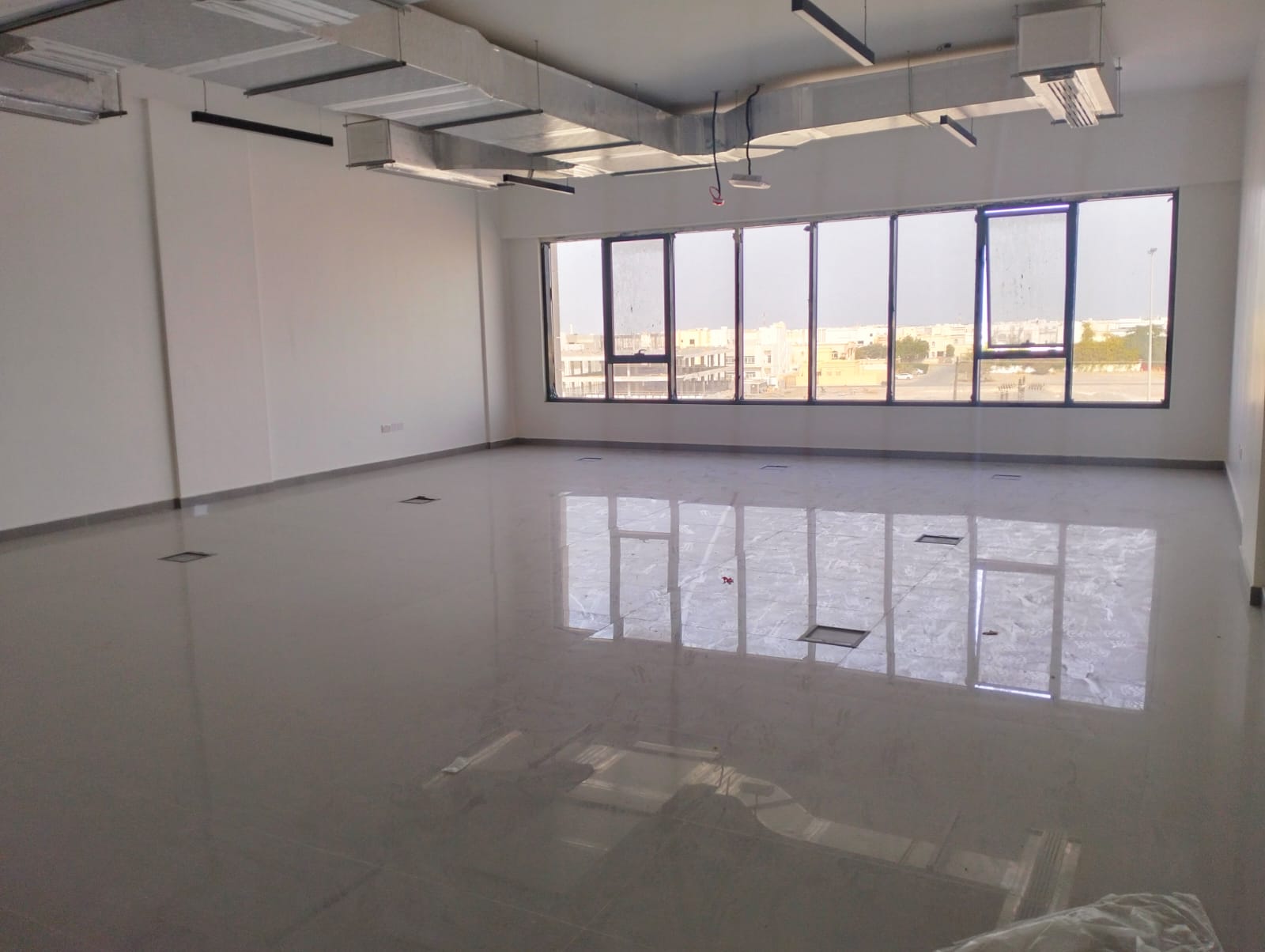 دفتر کار اجاره فوری در المعبیلة | ۱۰۰متر مربع | OMR 400/ماه | Tamlik Oman thumbnail 4