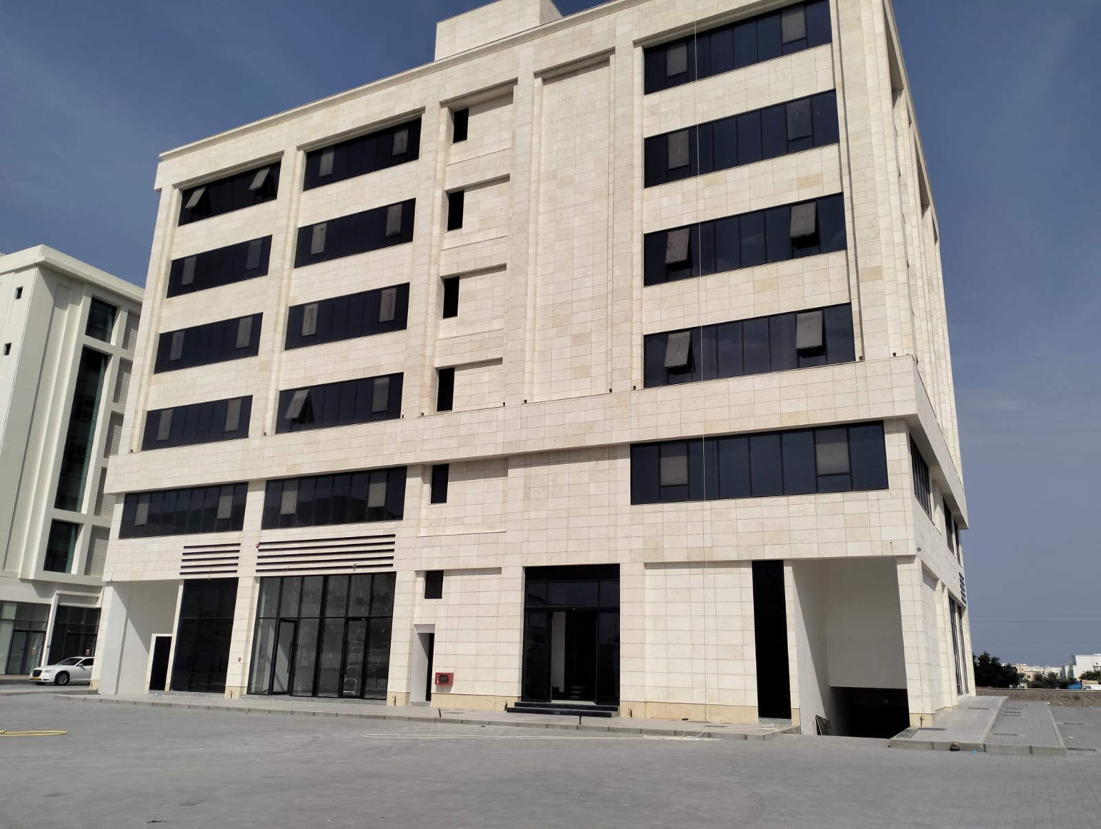 دفتر کار اجاره فوری در المعبیلة | ۱۰۰متر مربع | OMR 400/ماه | Tamlik Oman thumbnail 8