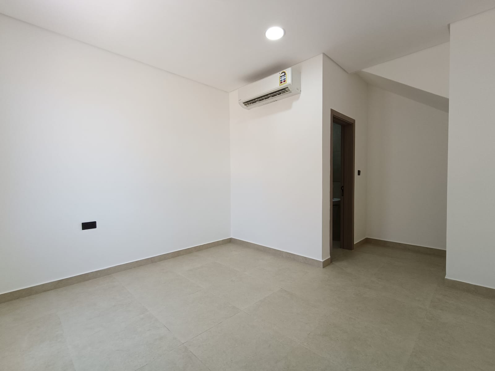 2-Bed پنت‌هاوس اجاره‌ای در العذیبه | OMR 400/mo | Tamlik Oman thumbnail 2