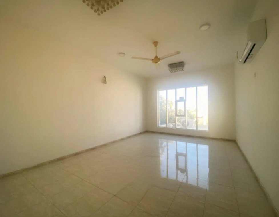 出售 Al Mawaleh South 12 臥室別墅 | OMR 170,000 | Tamlik Oman thumbnail 3