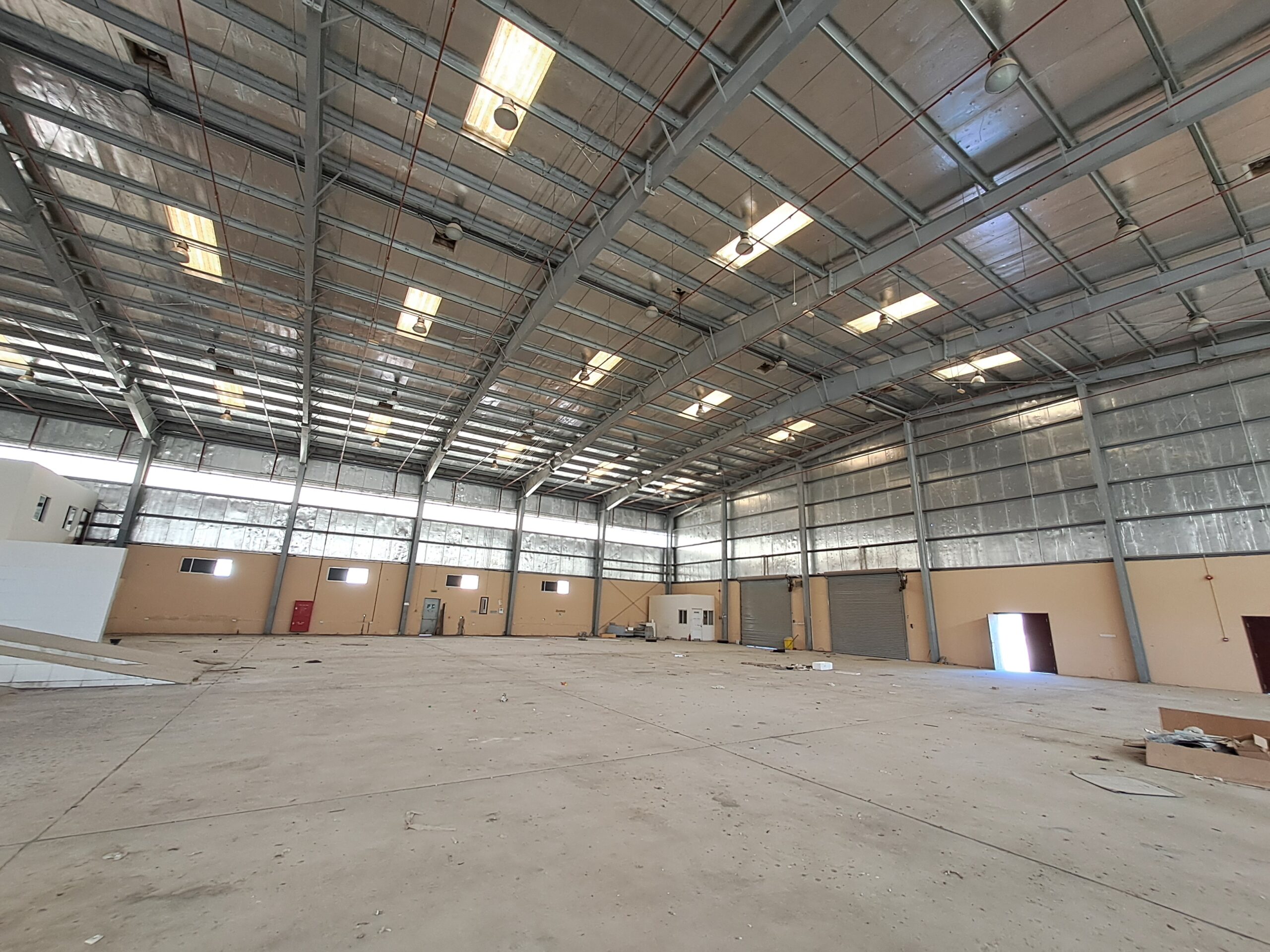 انبار اجاره‌ای در غلا | ۲۲۰۰متر مربع | OMR ۳,۶۰۰/ماه | Tamlik Oman thumbnail 2