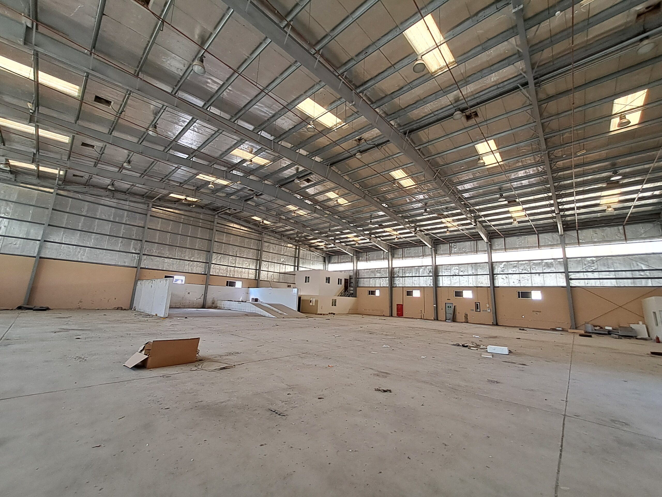 انبار اجاره‌ای در غلا | ۲۲۰۰متر مربع | OMR ۳,۶۰۰/ماه | Tamlik Oman thumbnail 3