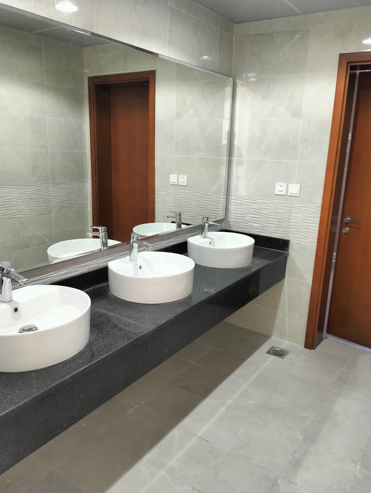 مكتب للإيجار في غلا | 274 م² | ر.ع. 600/شهريًا | Tamlik Oman thumbnail 5