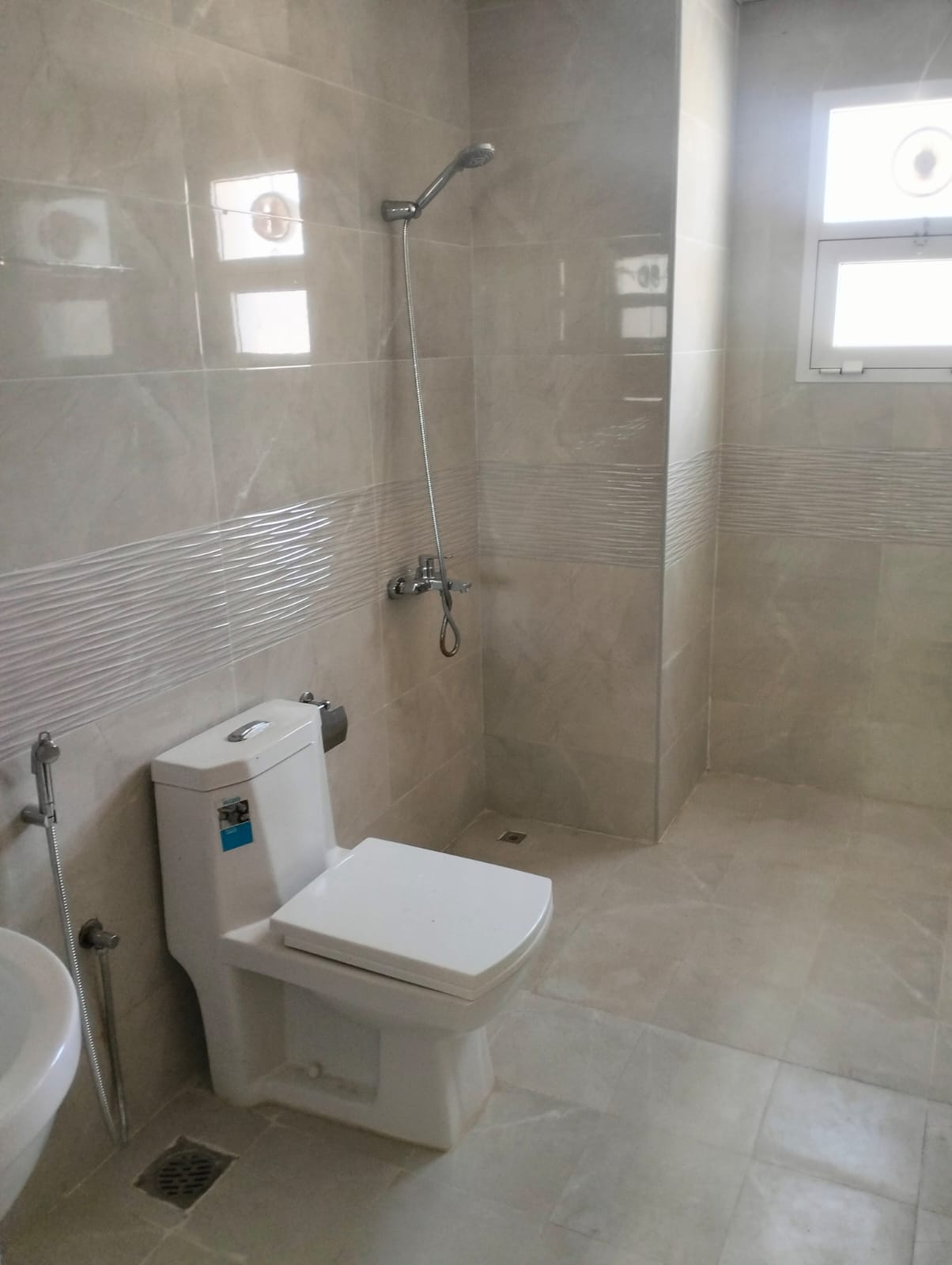 مكتب للإيجار في غلا | 274 م² | ر.ع. 600/شهريًا | Tamlik Oman thumbnail 7