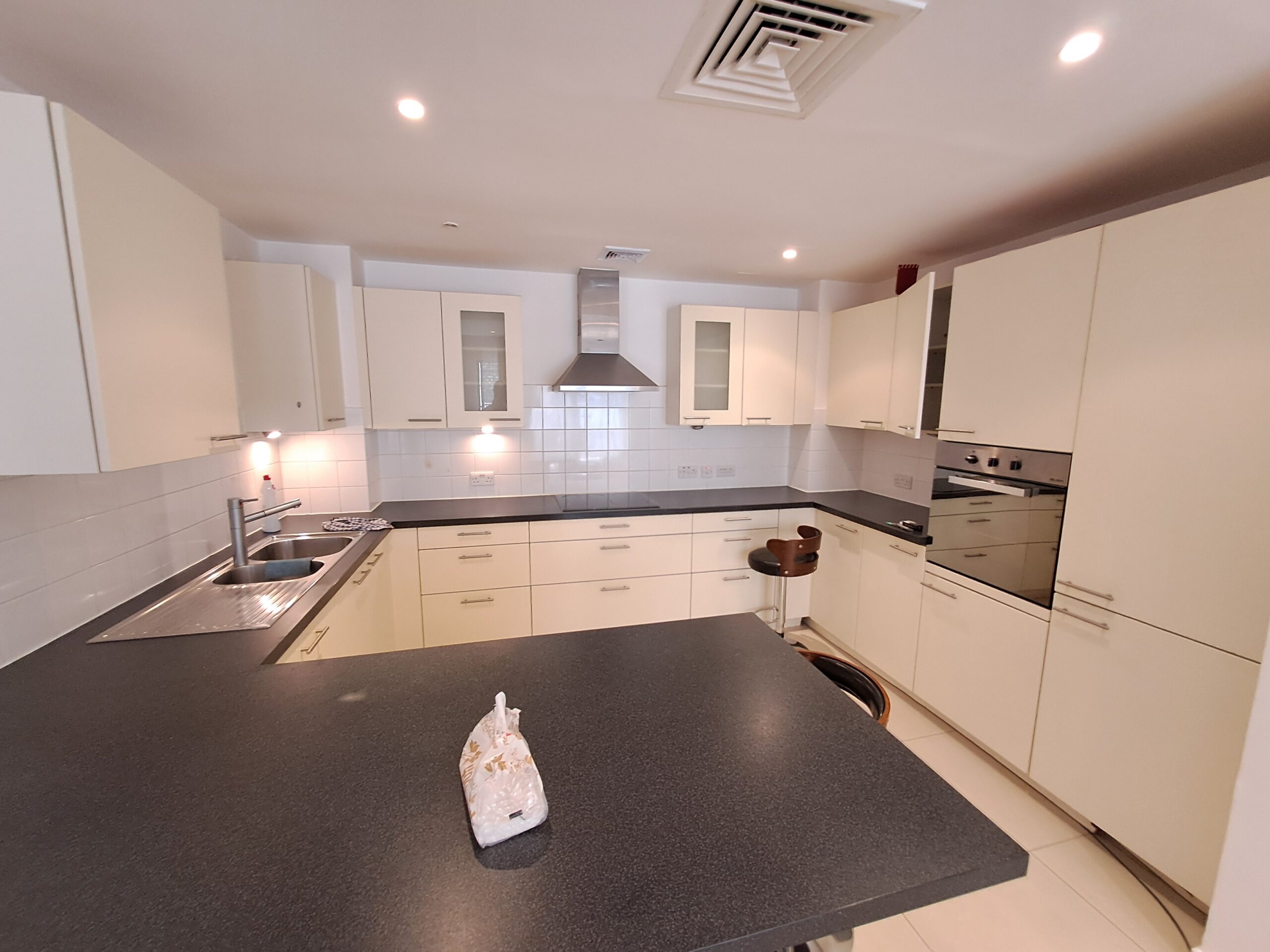 آپارتمان ۲ خوابه برای اجاره در الموج | OMR 650/mo | Tamlik thumbnail 3