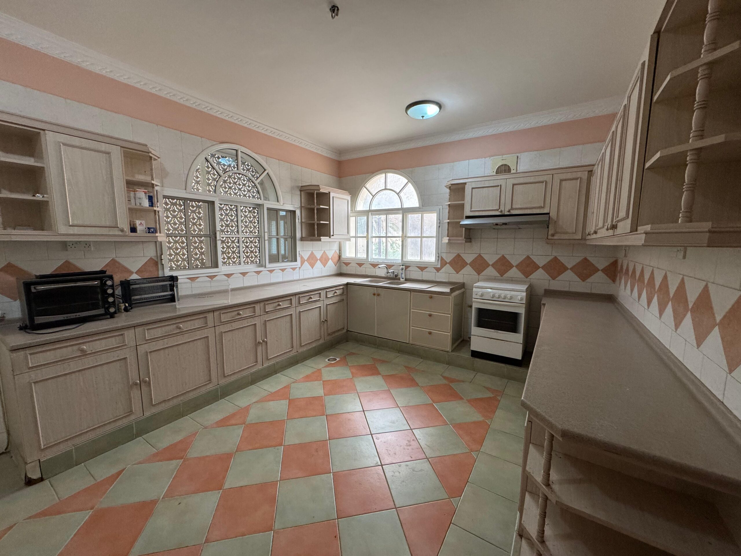 آپارتمان ۳ خوابه اجاره‌ای در مدینة السلطان قابوس | OMR 350/ماه | Tamlik Oman thumbnail 4